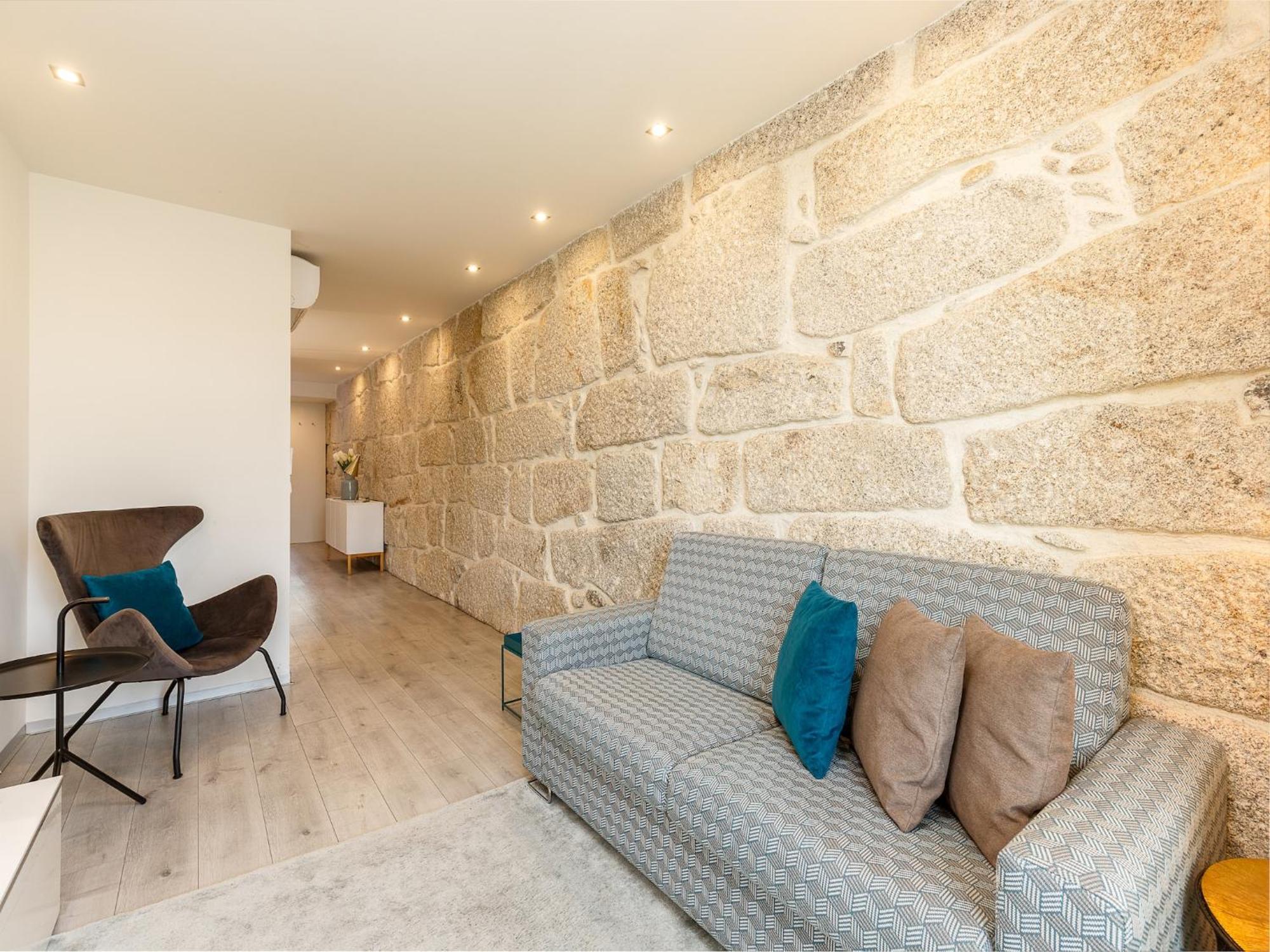 Charming Retreat With River Views Porto