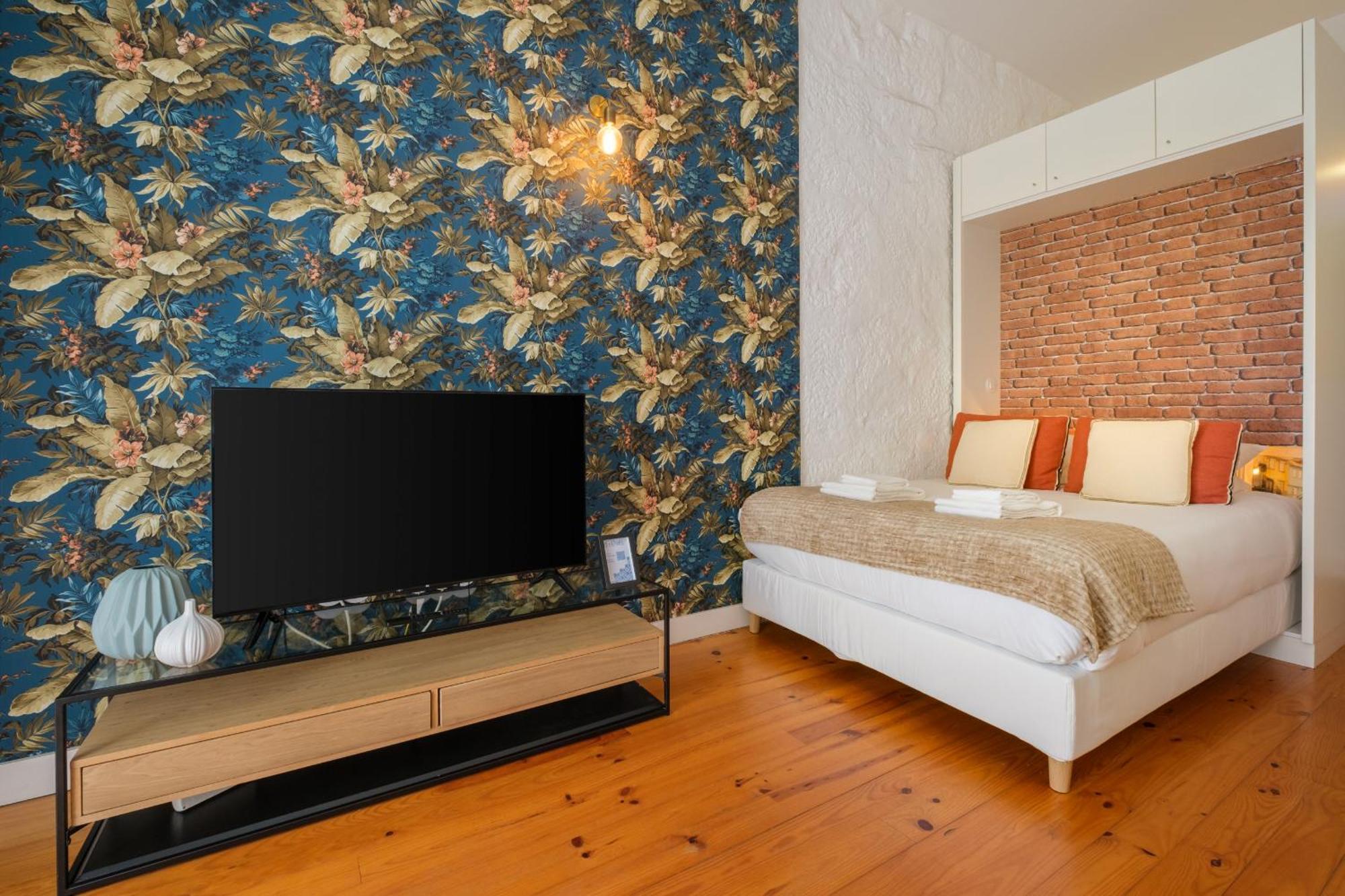 Historic Nook Downtown Near Metro Apartment *
