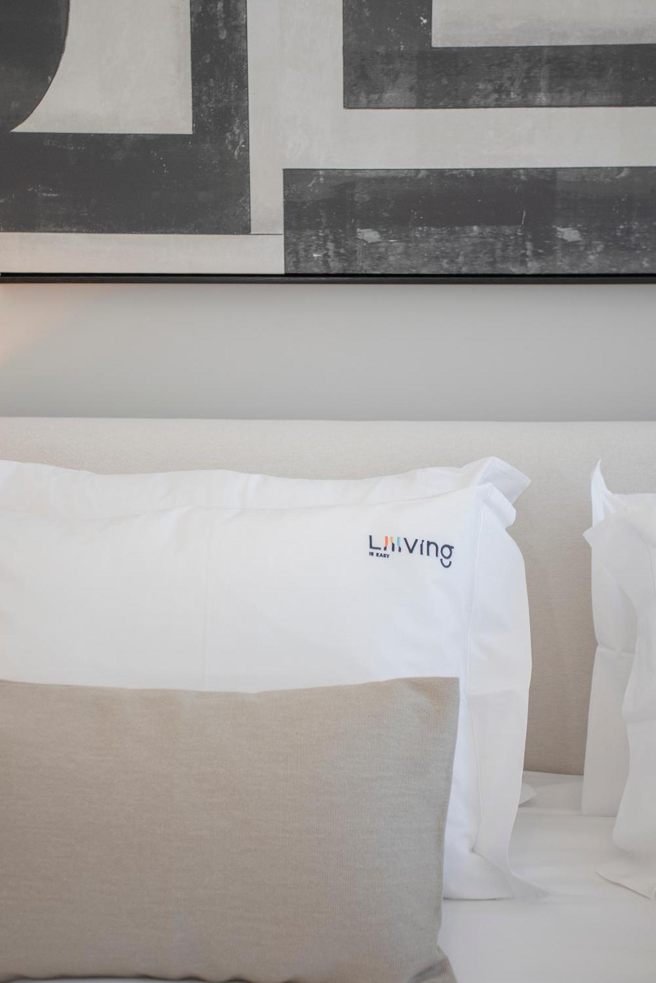 Liiiving In - Art Design