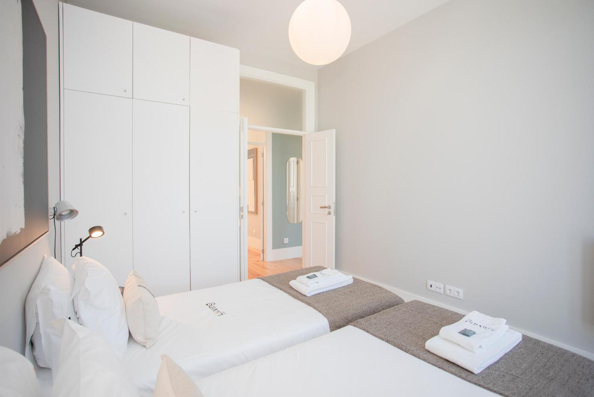 Liiiving In - Art Design Apartment *