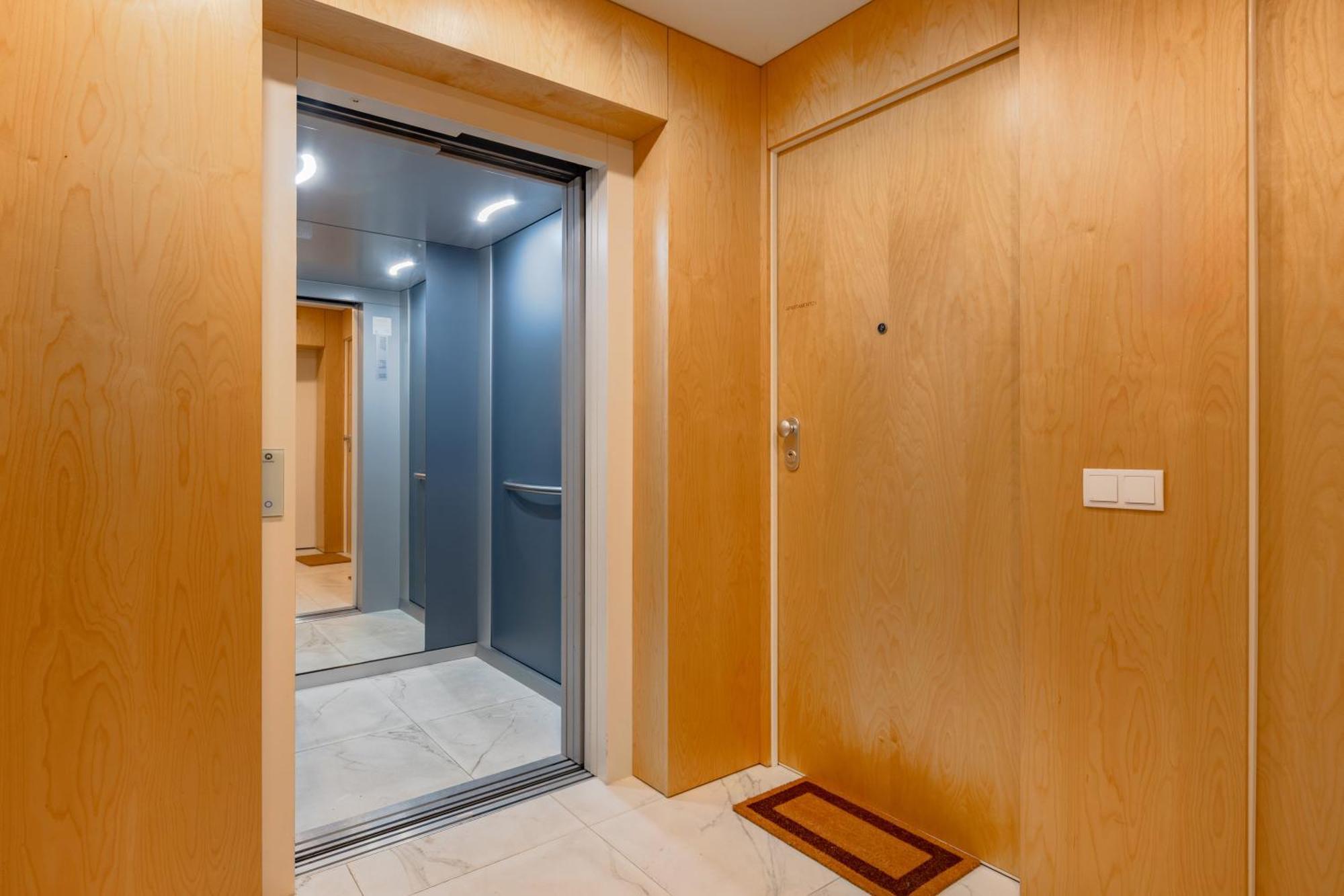 250 At Arts District Apartment