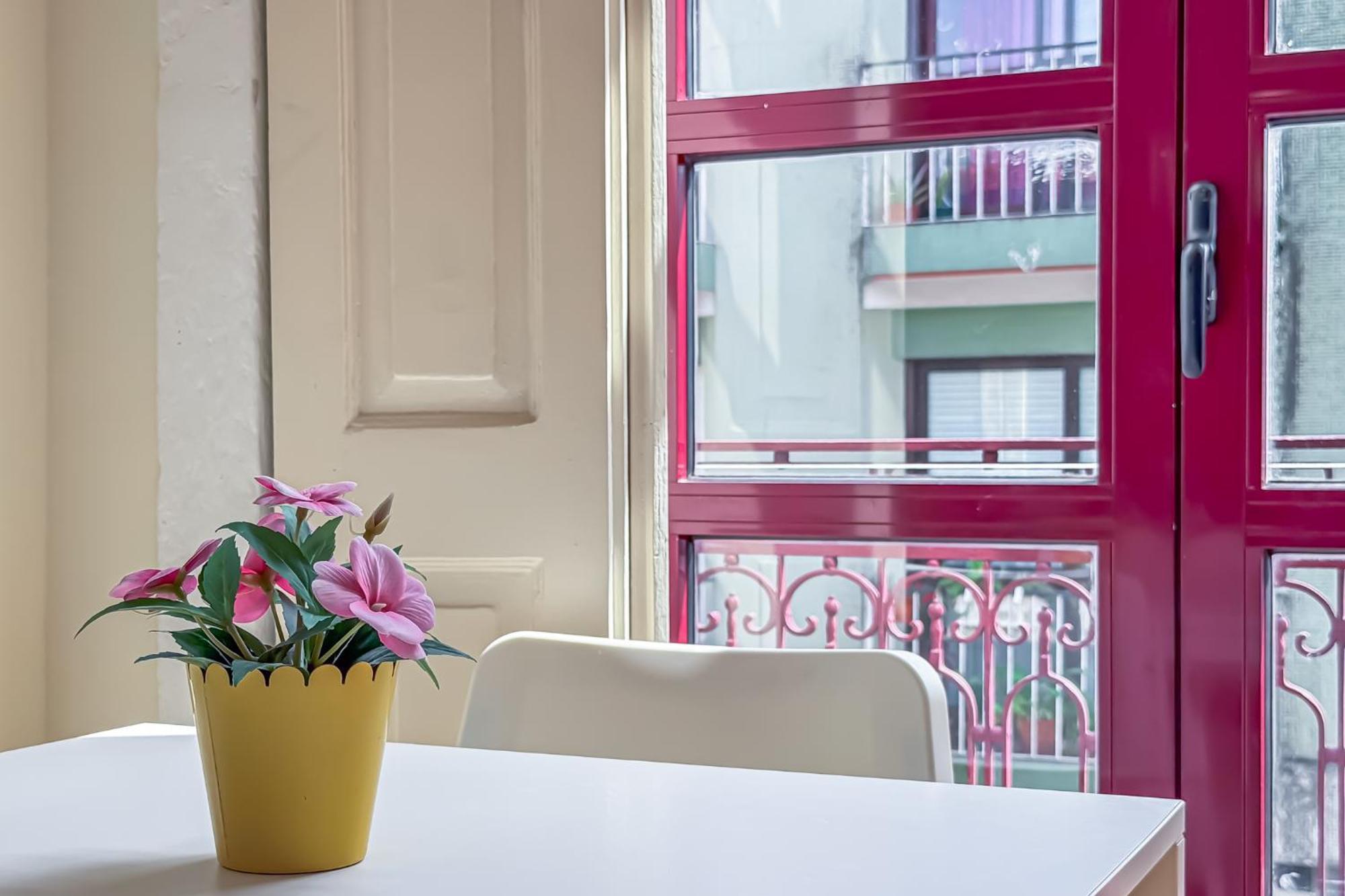 Close To Everything Your Yellow Prm 1f Apartment *