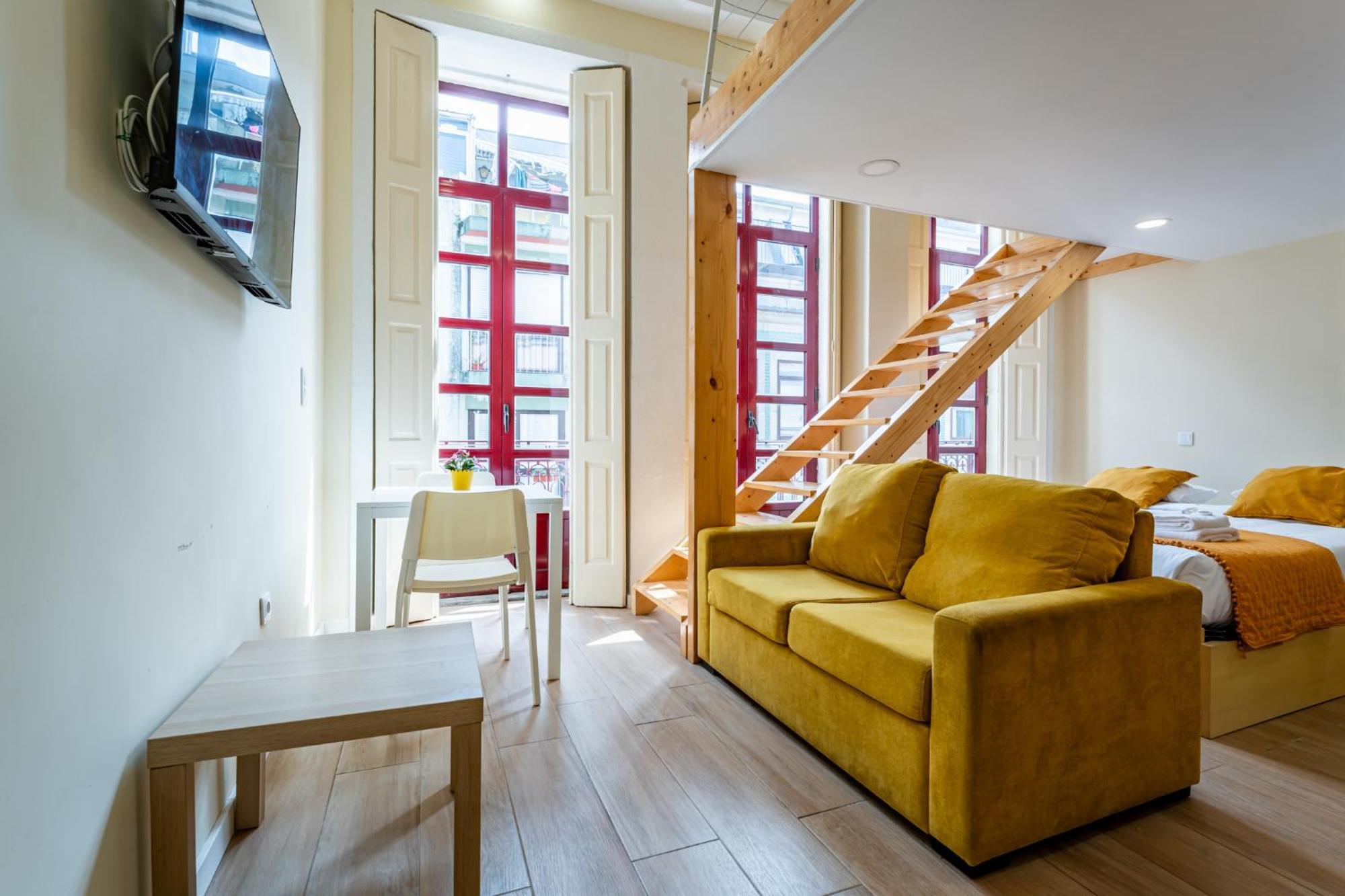 Close To Everything Your Yellow Prm 1f Porto