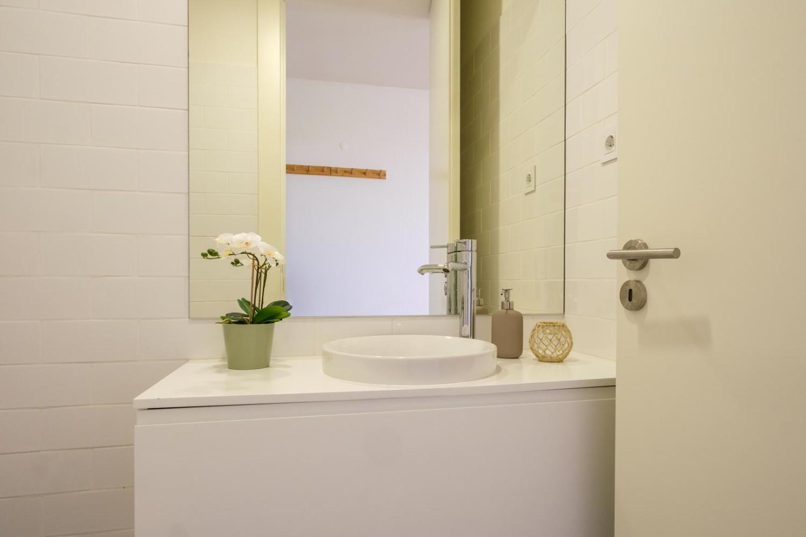 Spacious W. Beautiful & Sunny Private Terrace *