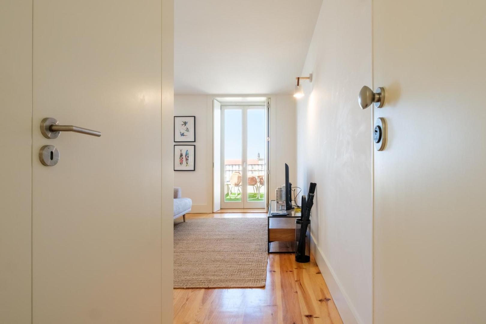 Spacious W. Beautiful & Sunny Private Terrace Porto