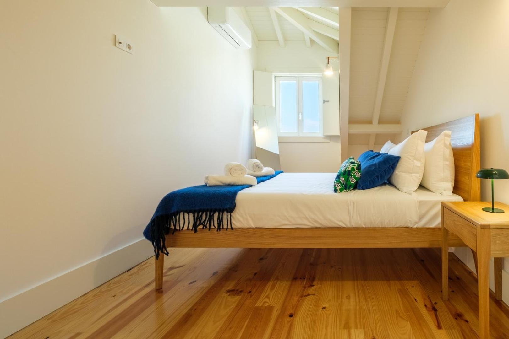 Apartment Spacious W. Beautiful & Sunny Private Terrace