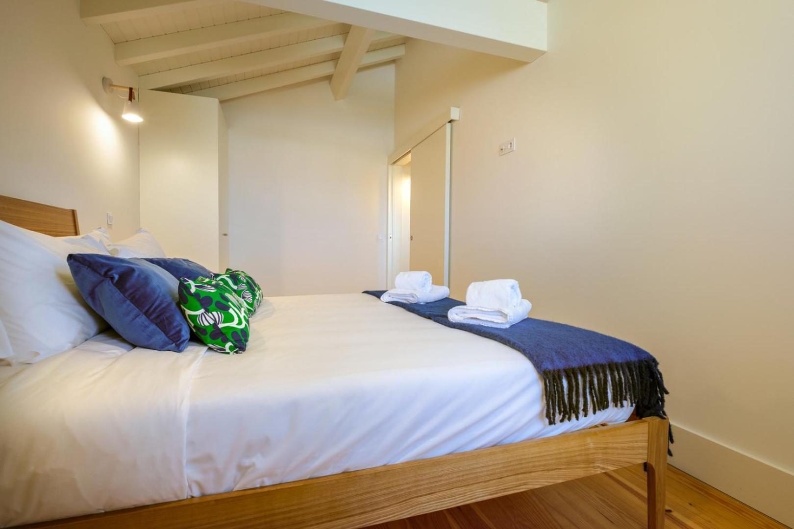 Spacious W. Beautiful & Sunny Private Terrace Porto