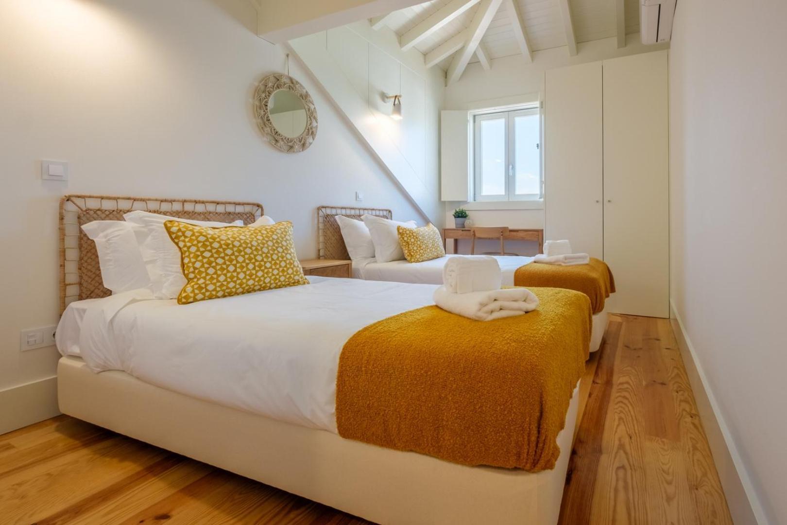 Apartment Spacious W. Beautiful & Sunny Private Terrace Porto