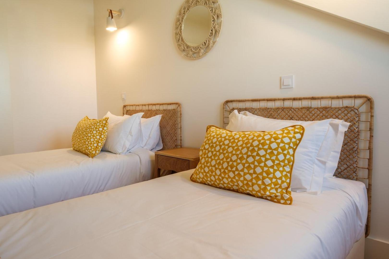 Spacious W. Beautiful & Sunny Private Terrace Apartment *
