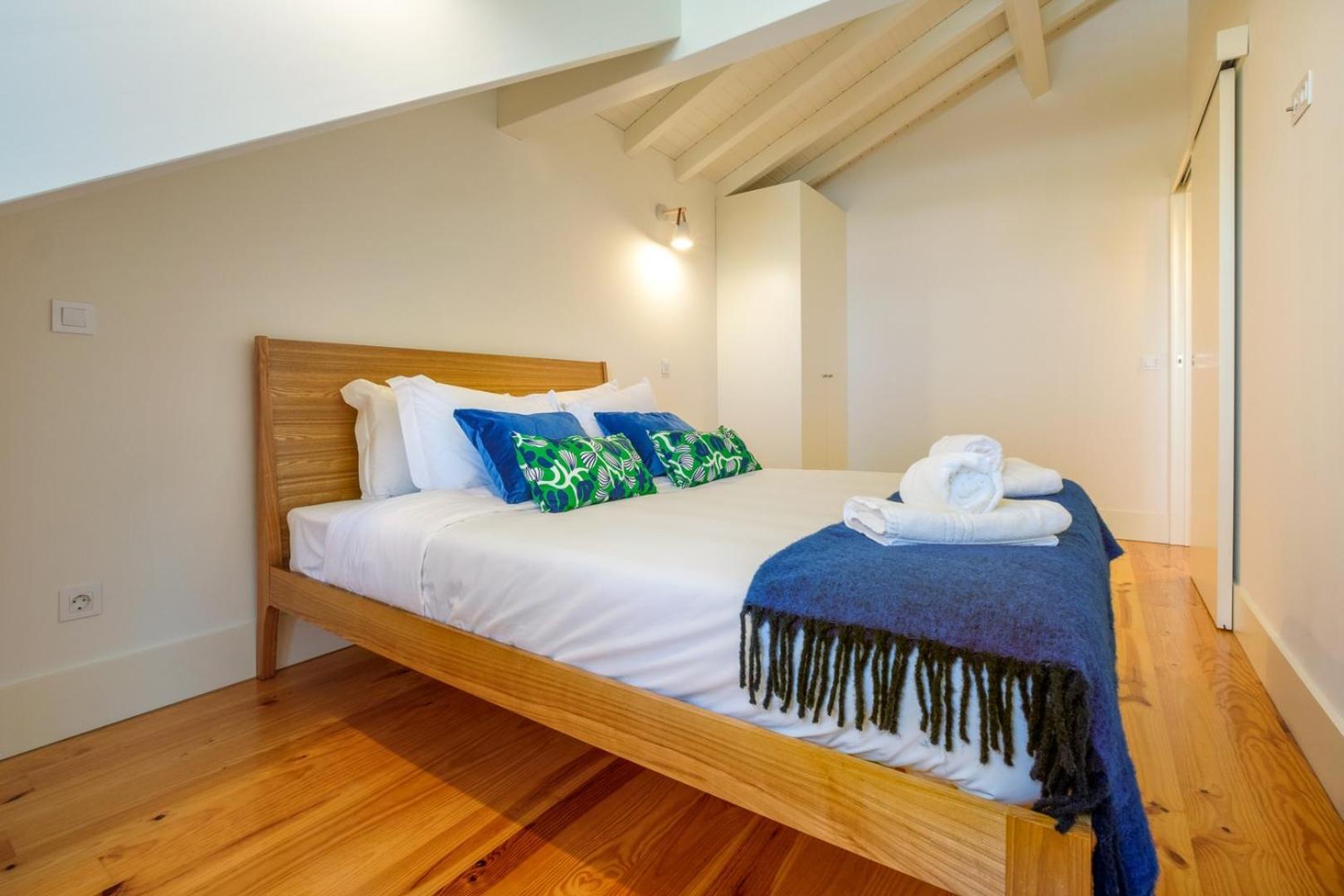 Spacious W. Beautiful & Sunny Private Terrace Porto
