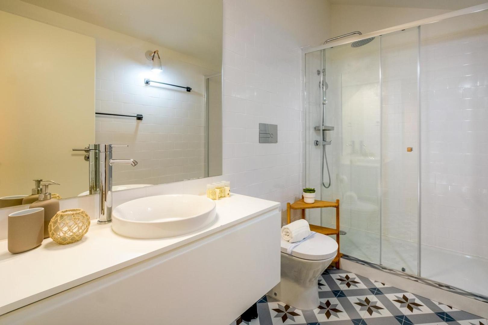 Spacious W. Beautiful & Sunny Private Terrace *