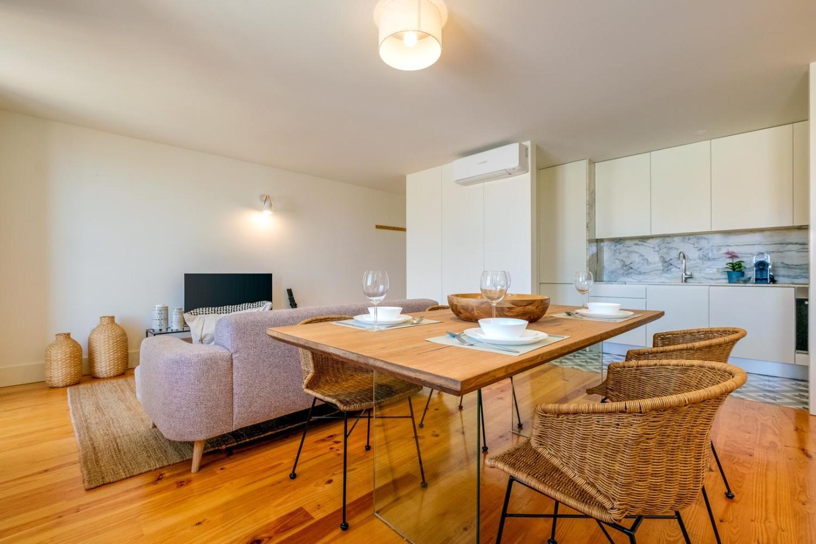 Apartment Spacious W. Beautiful & Sunny Private Terrace
