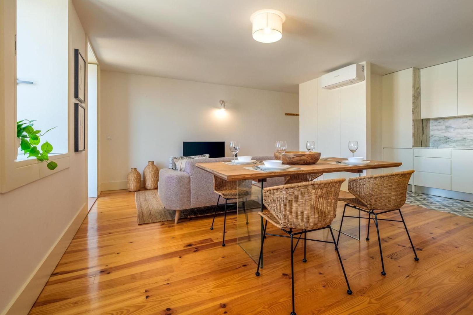 Spacious W. Beautiful & Sunny Private Terrace Porto