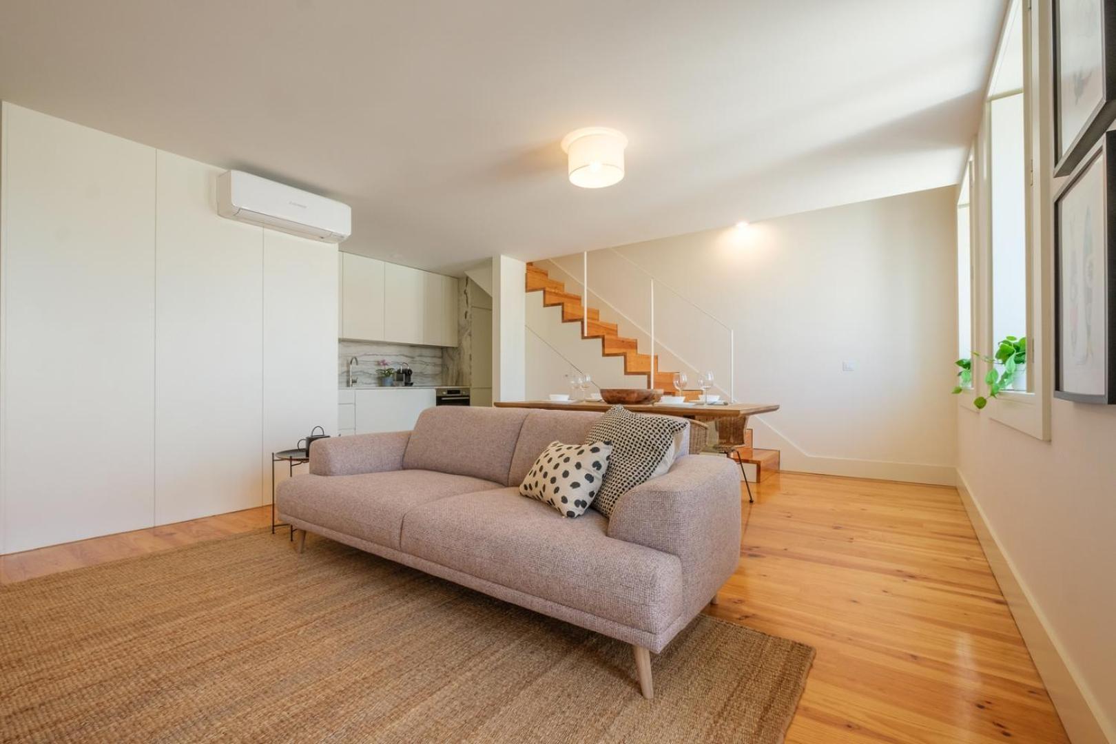 Spacious W. Beautiful & Sunny Private Terrace Porto
