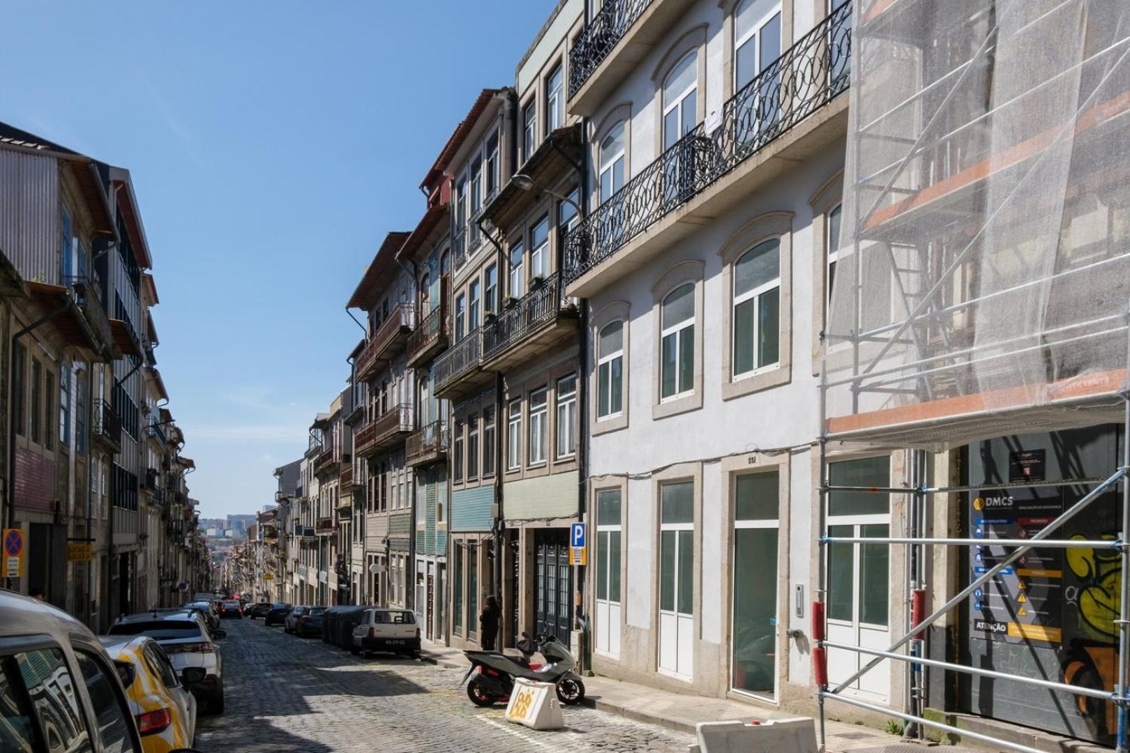 Spacious Loft W. Balcony In The Heart Of The Apartment Porto