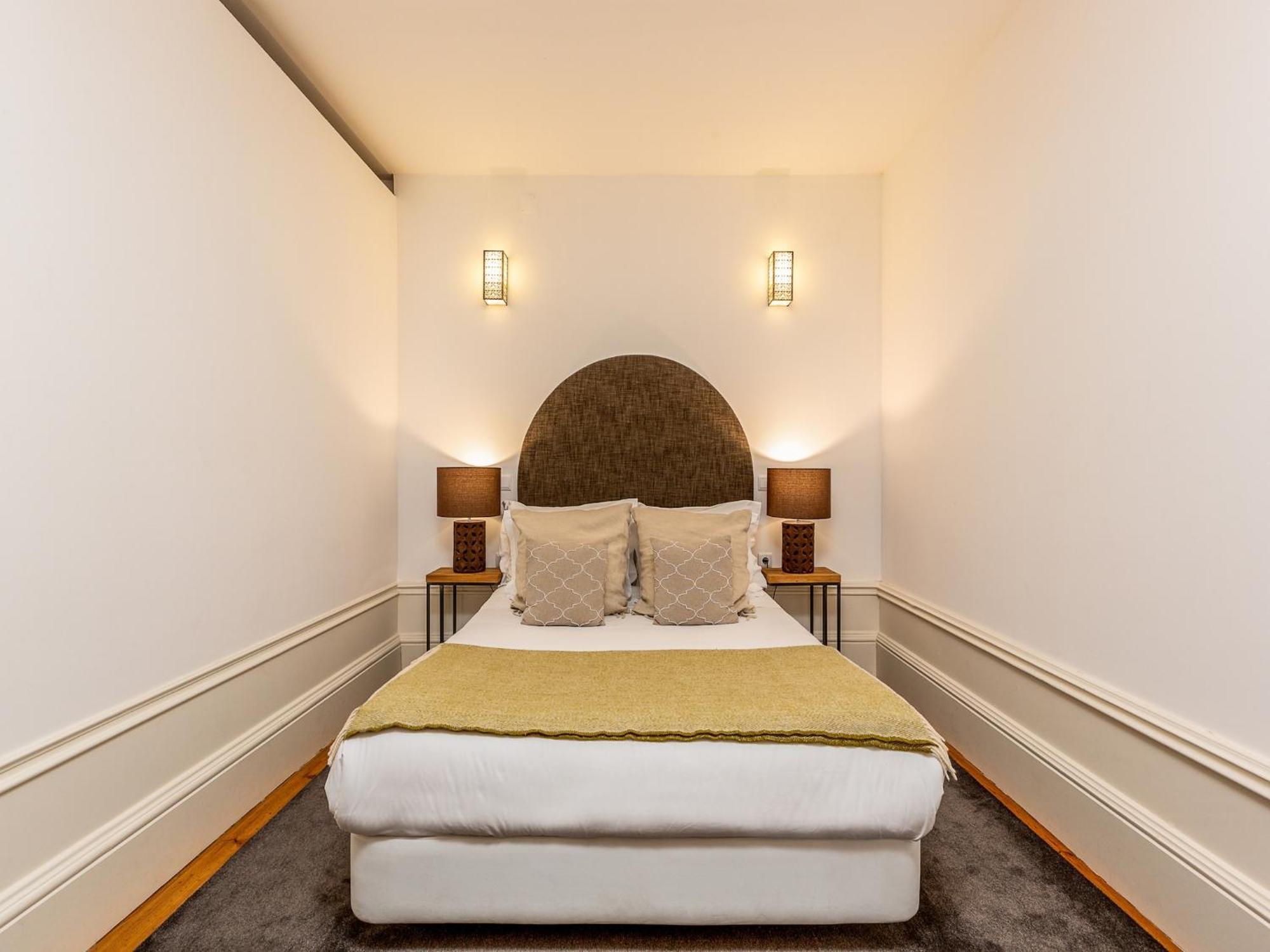 Modern With Essential Amenities Apartment