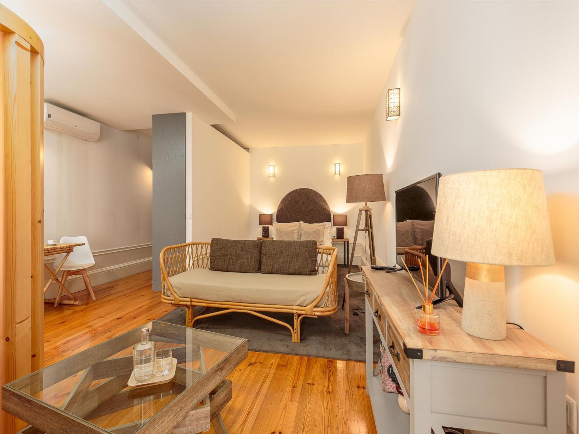 Modern With Essential Amenities Apartment