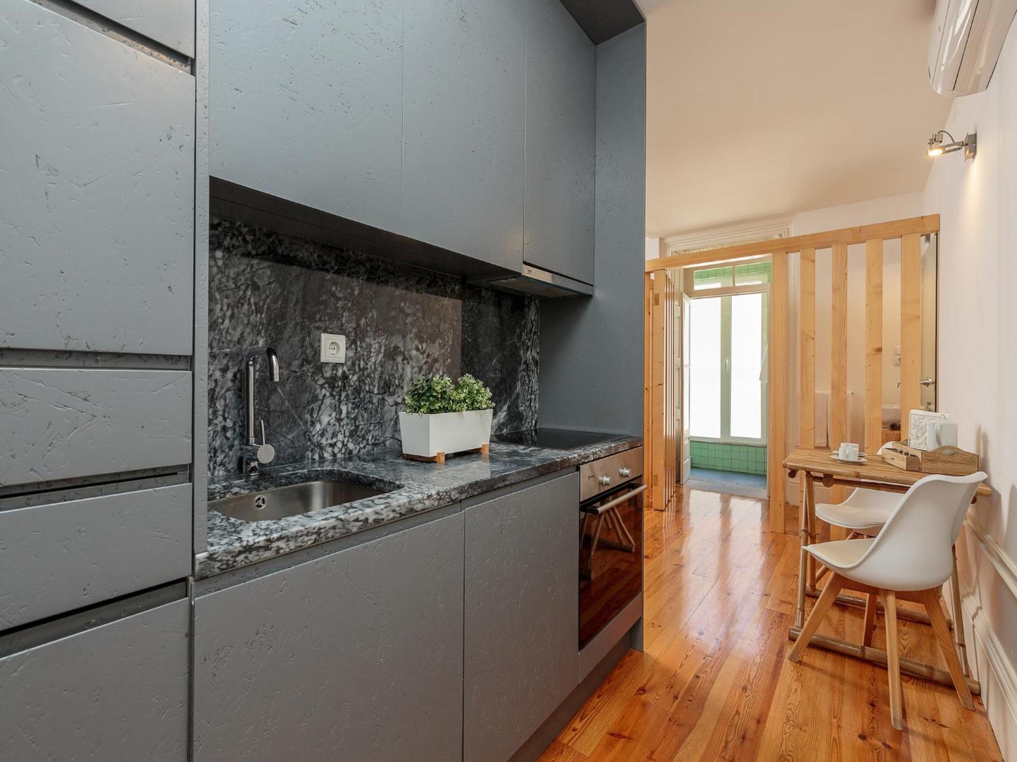 Modern With Essential Amenities Porto
