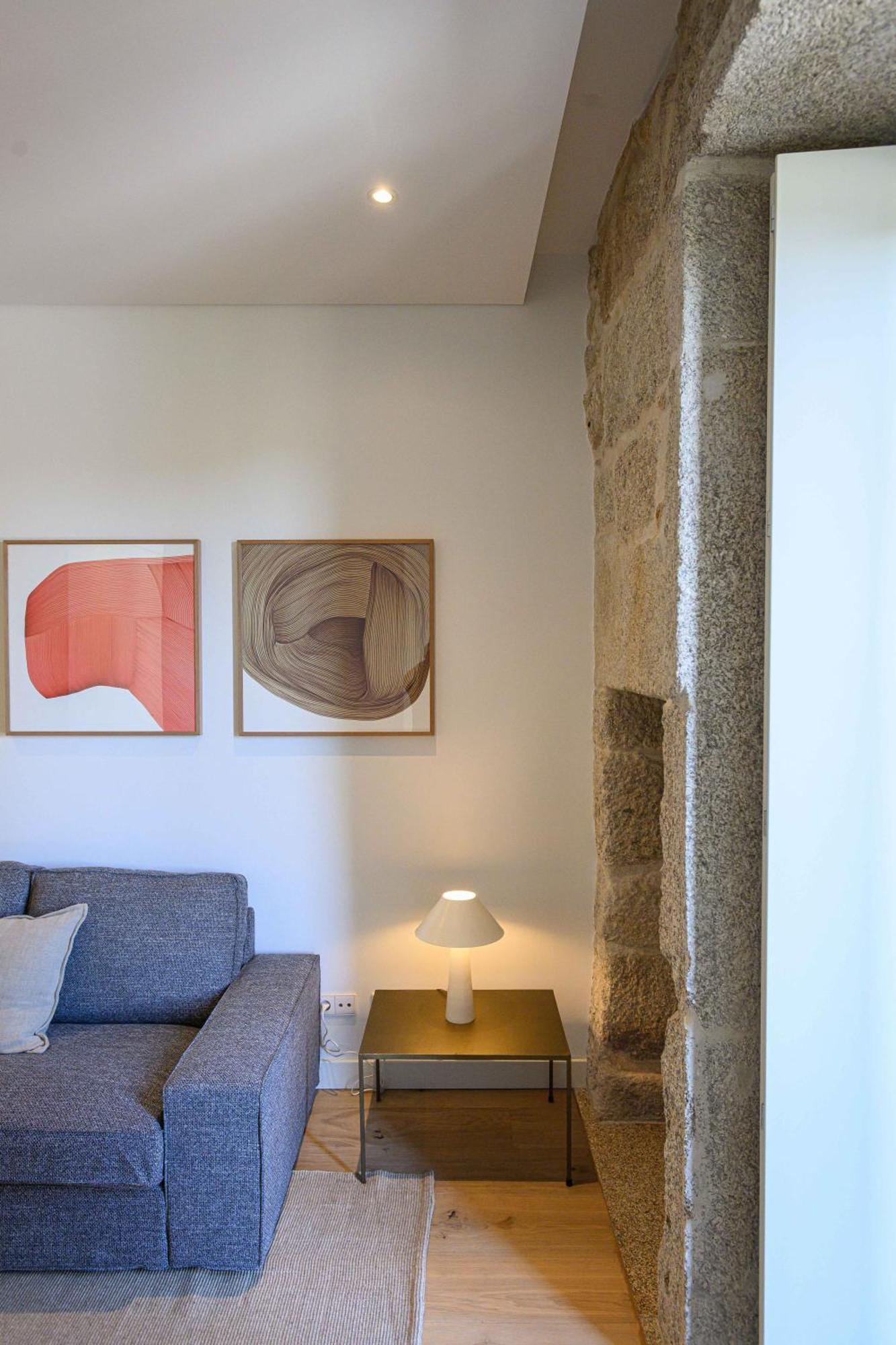Apartment Pause *