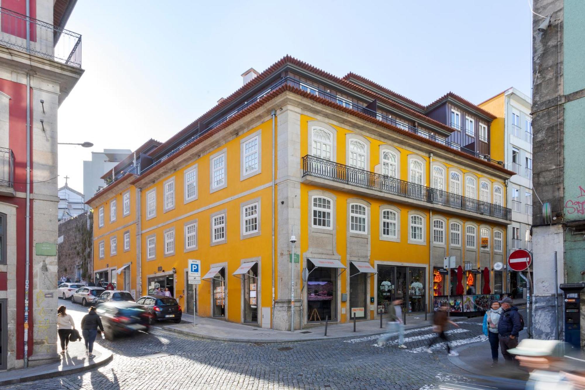 Apartment Hostwise - Stylish Retreat In Porto's Heart Porto