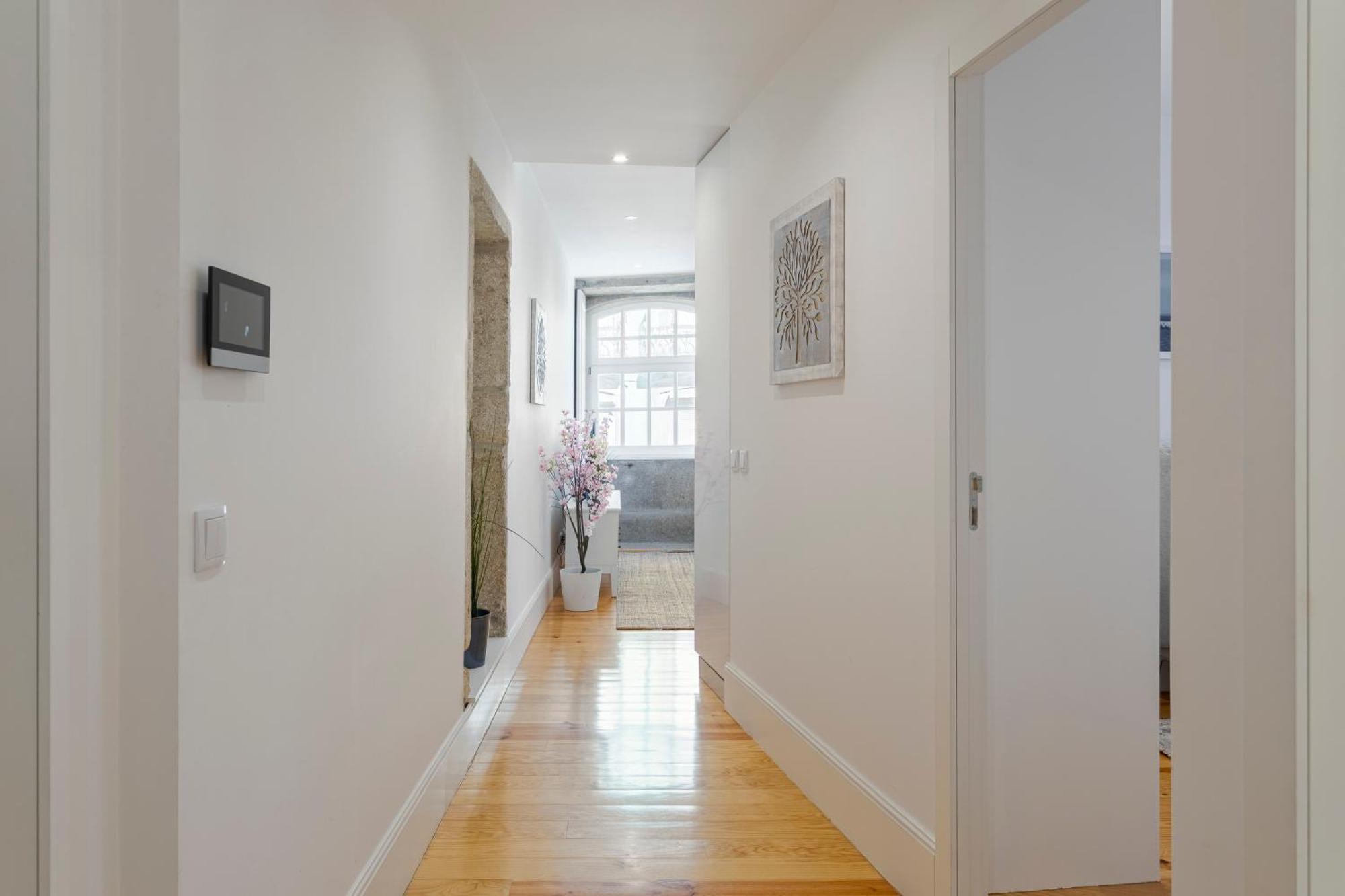 Hostwise - Stylish Retreat In Porto's Heart * Porto