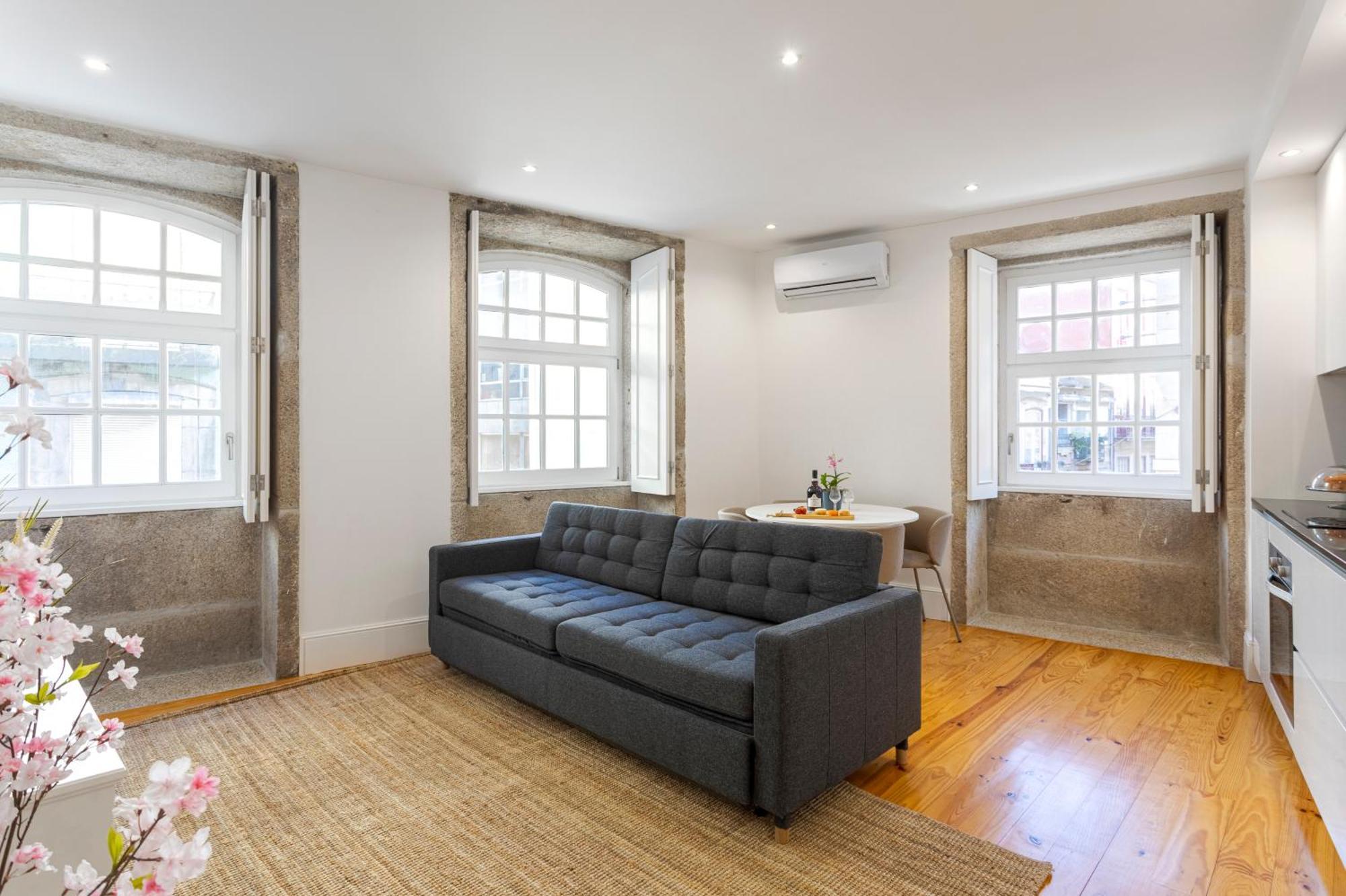 Apartment Hostwise - Stylish Retreat In Porto's Heart Porto