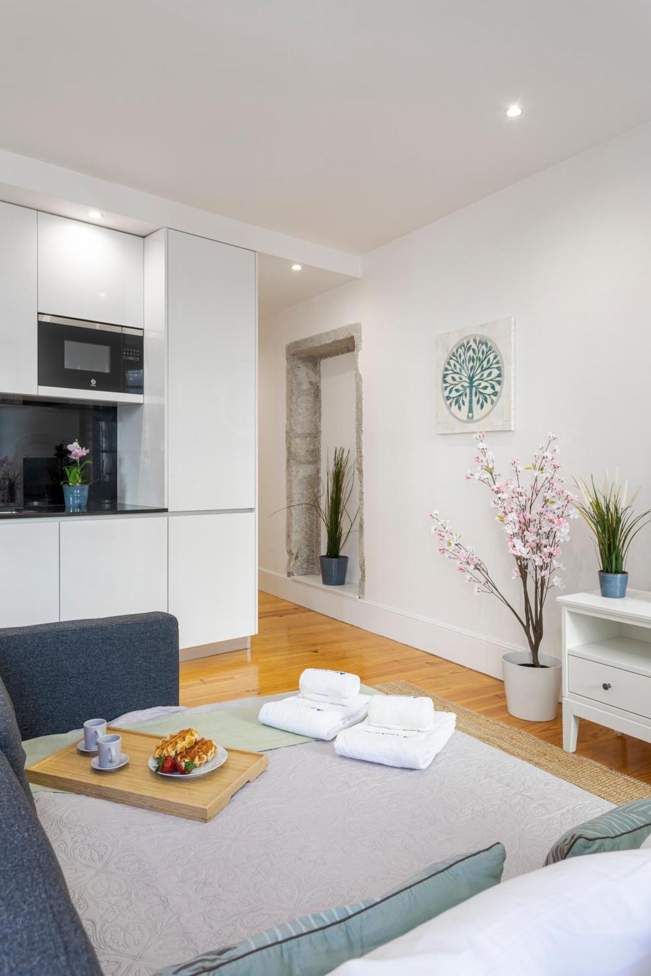 Hostwise - Stylish Retreat In Porto's Heart Apartment Porto