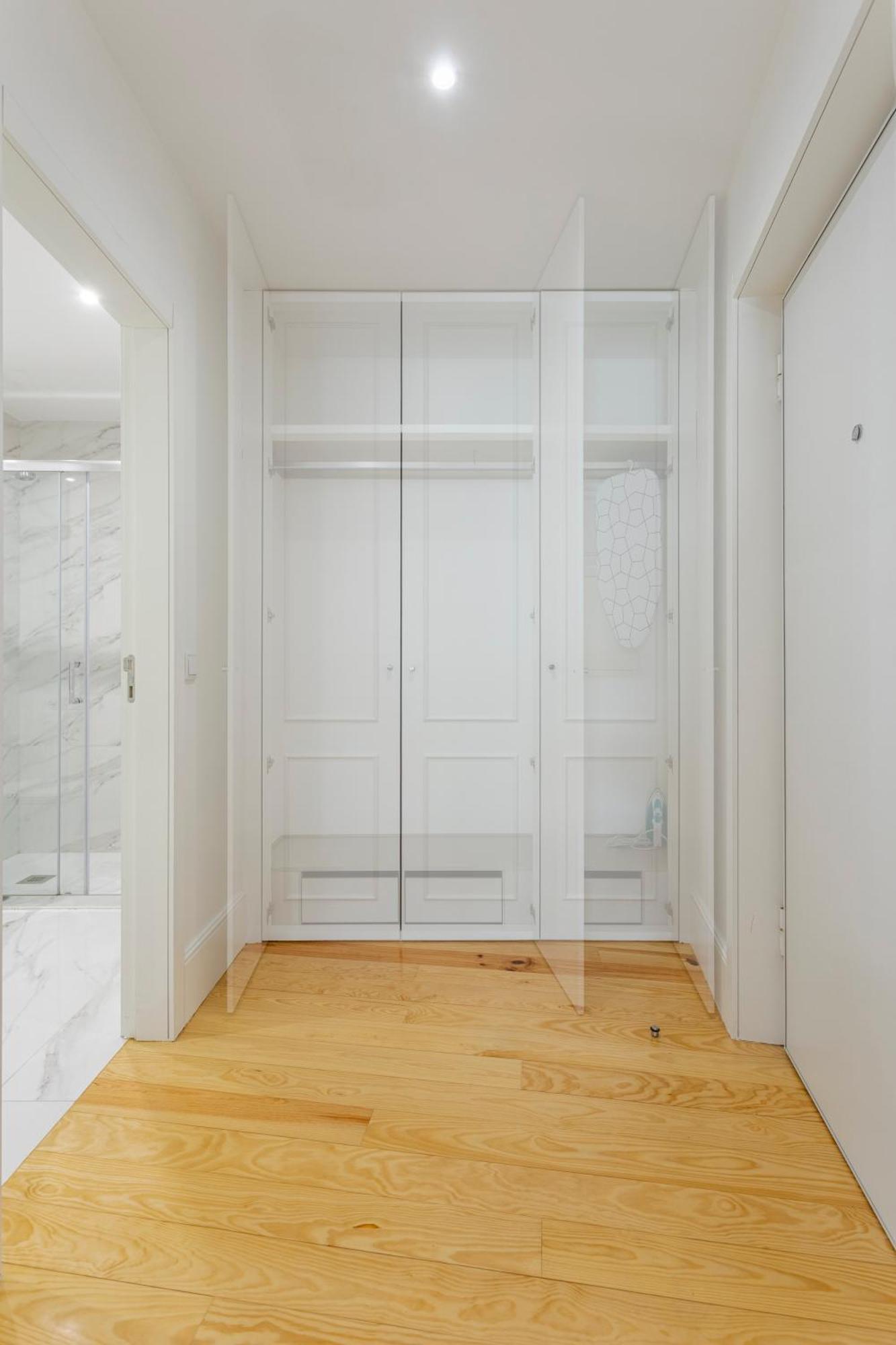 Hostwise - Stylish Retreat In Porto's Heart Porto