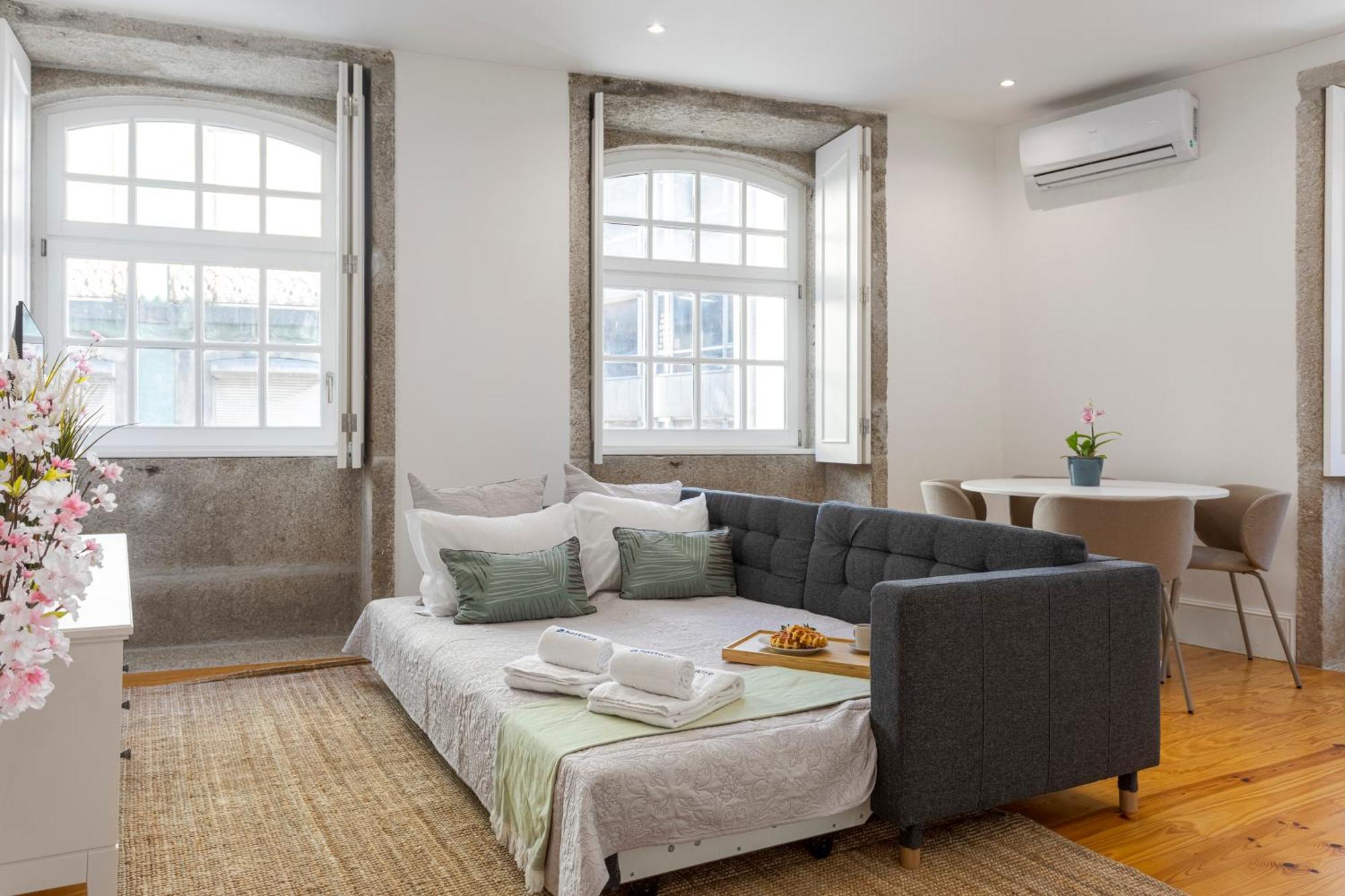 Hostwise - Stylish Retreat In Porto's Heart * Porto