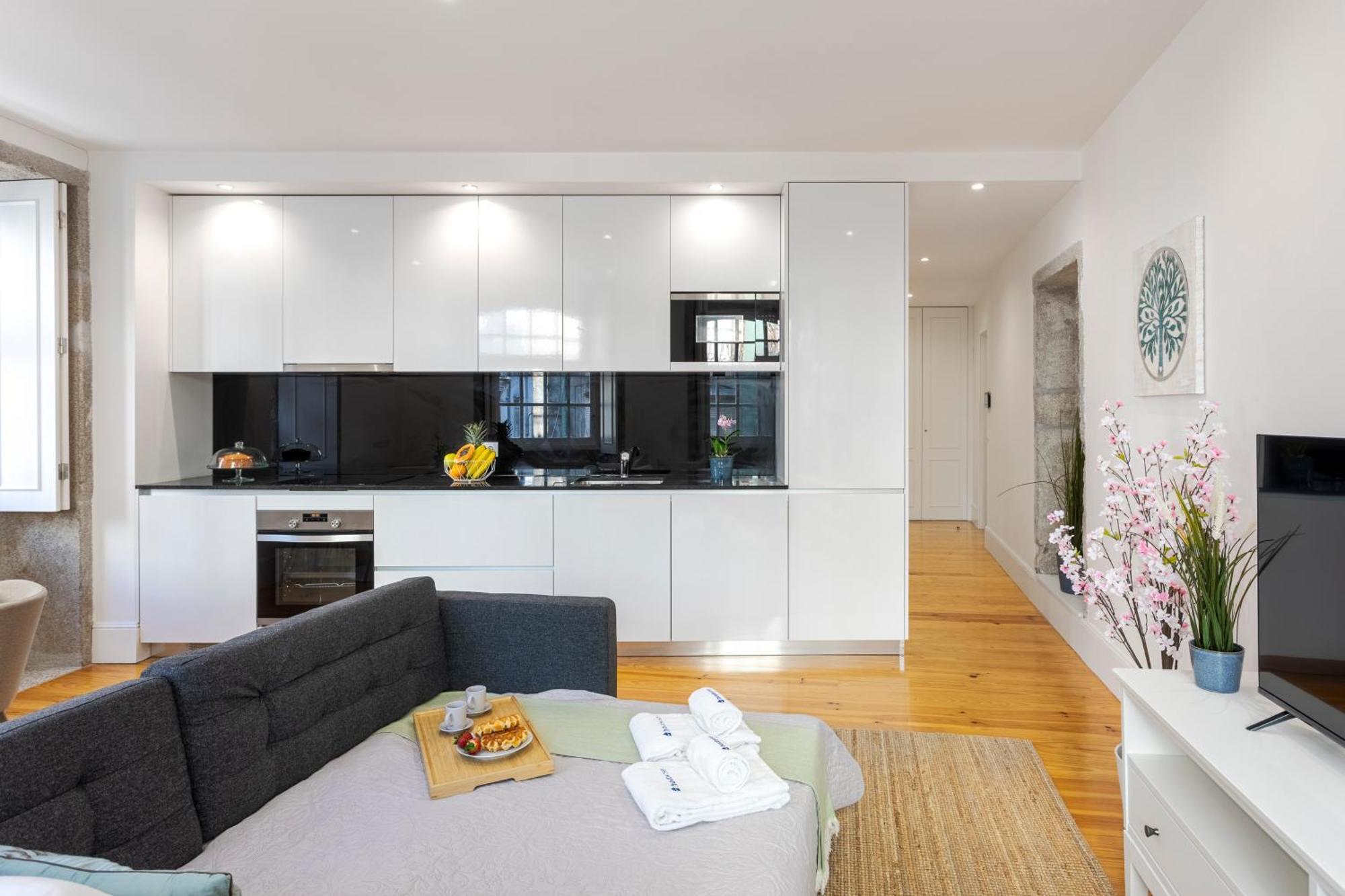 Apartment Hostwise - Stylish Retreat In Porto's Heart *