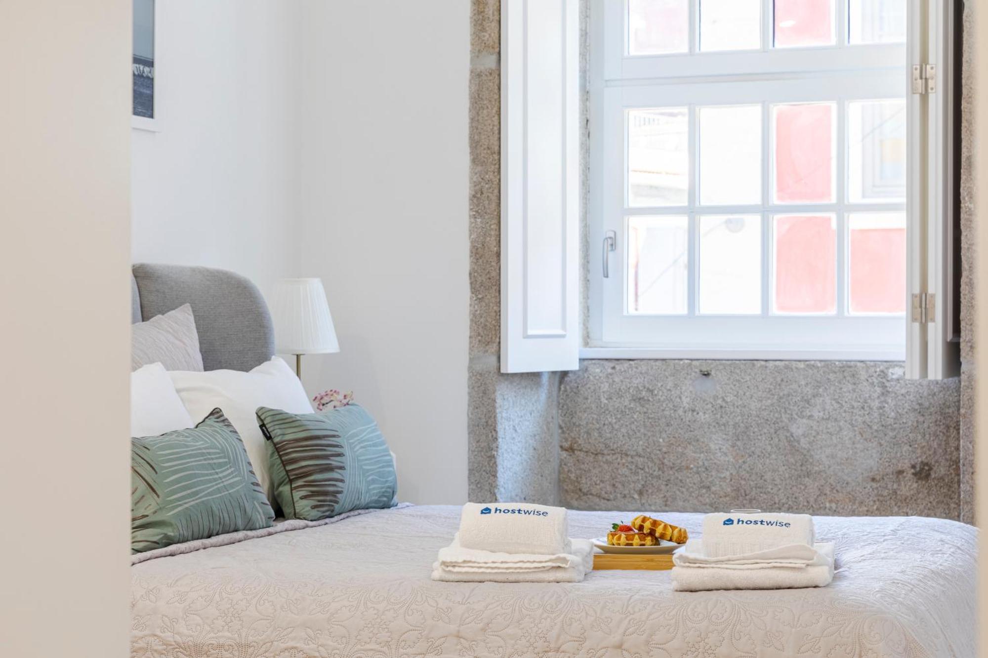 Hostwise - Stylish Retreat In Porto's Heart *