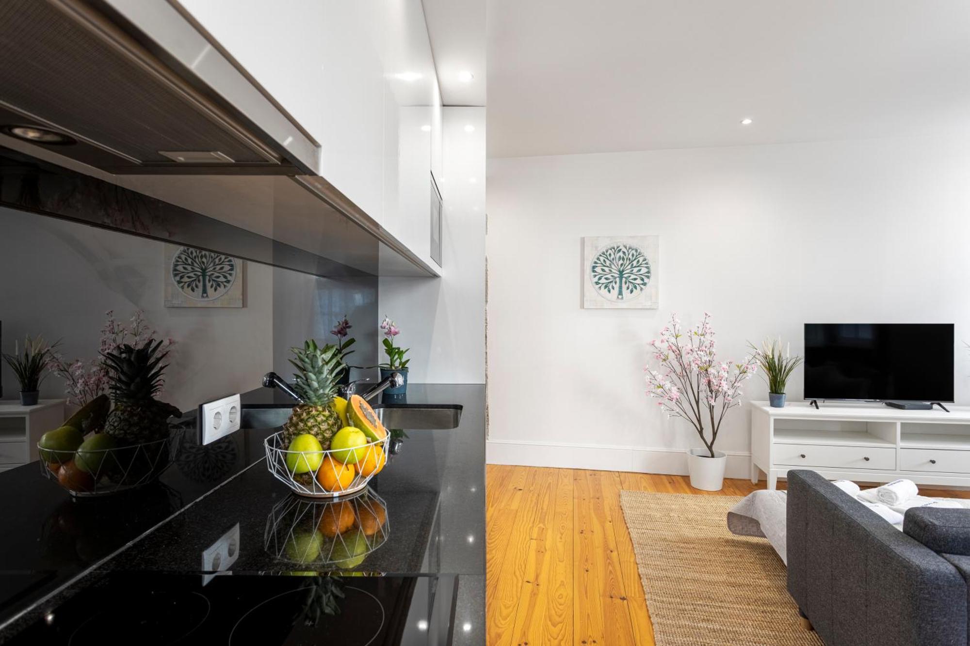 Hostwise - Stylish Retreat In Porto's Heart Porto