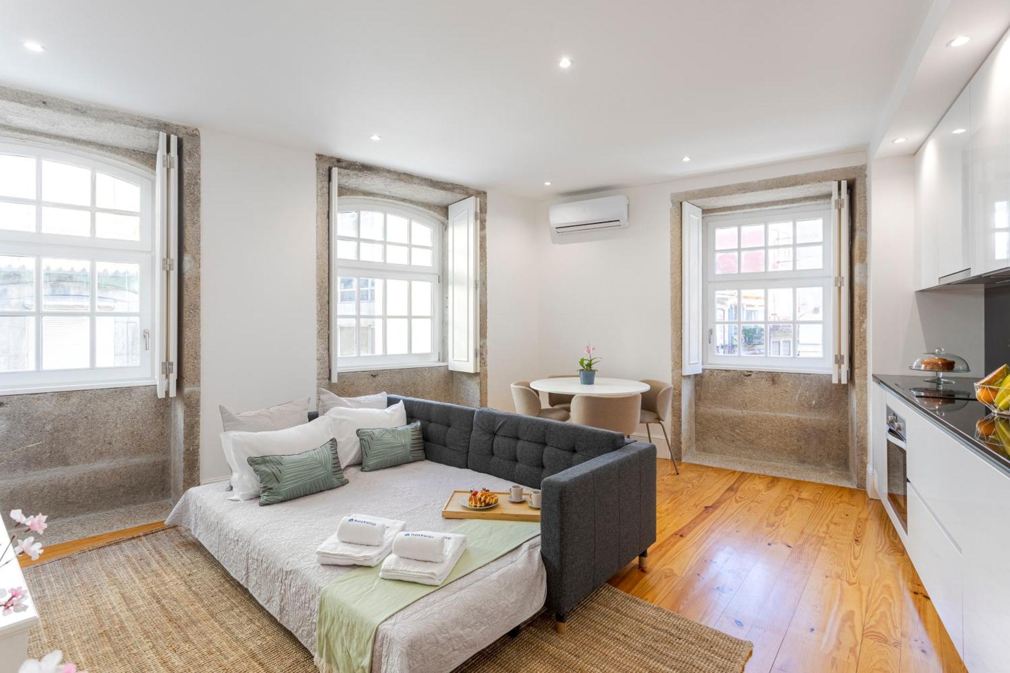 Hostwise - Stylish Retreat In Porto's Heart * Porto