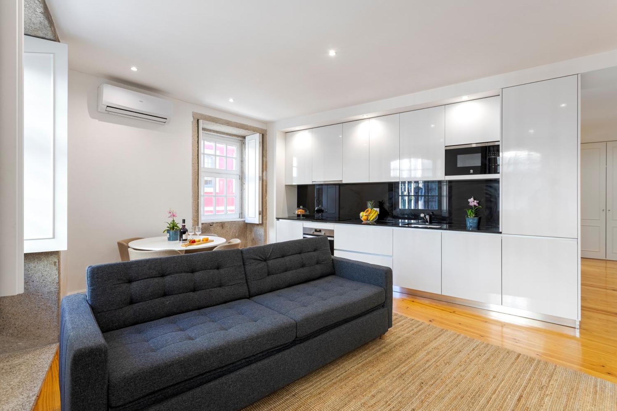 Hostwise - Stylish Retreat In Porto's Heart Apartment Porto