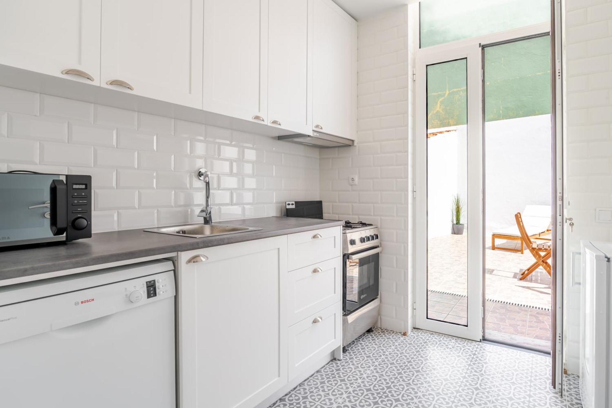 Hostwise - Traditional House With Terrace Vakantiehuis