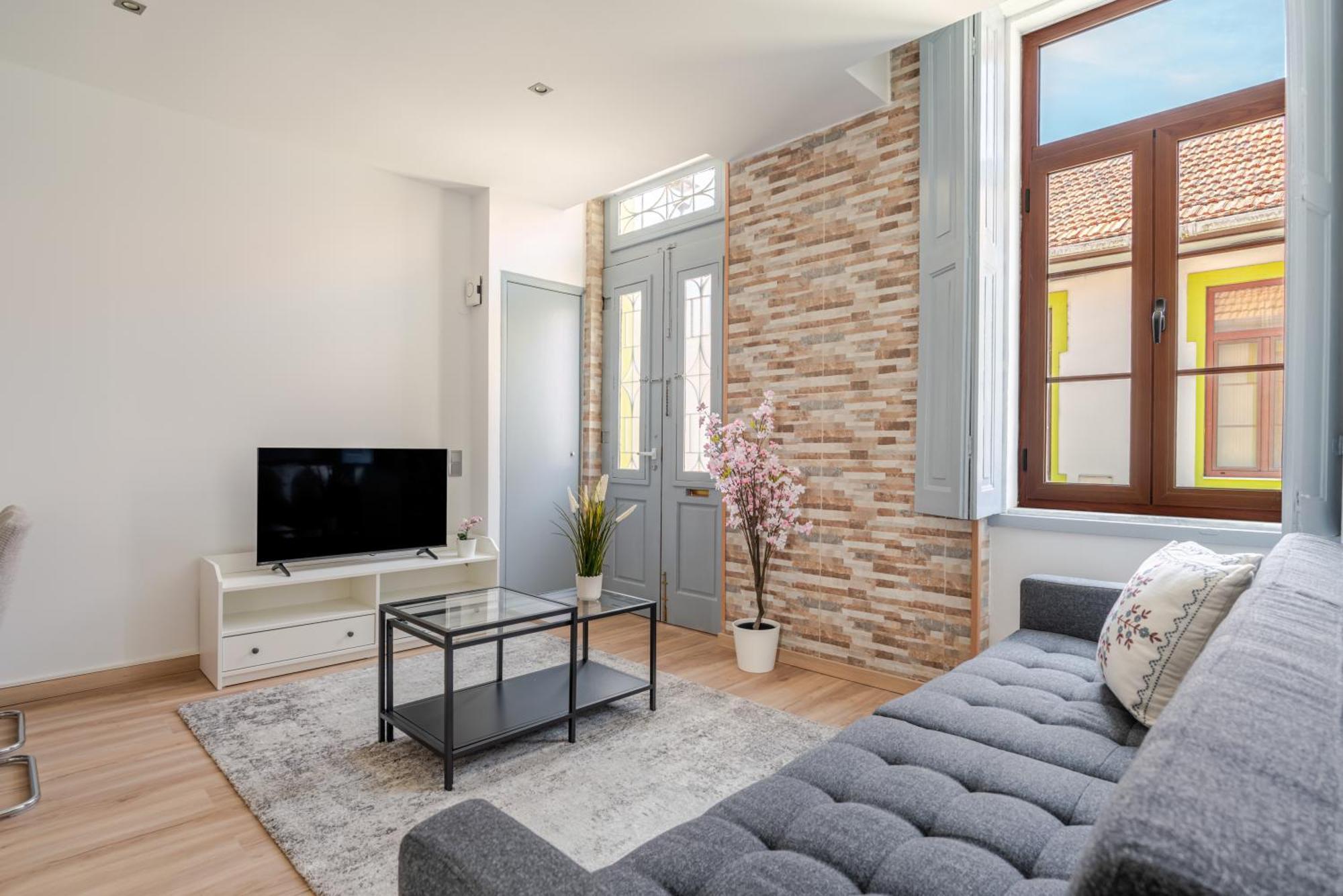 Vakantiehuis Hostwise - Traditional House With Terrace Porto