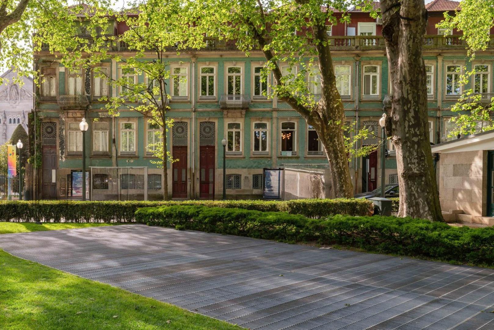Classic Meets Modern - Downtown Balcony Retreat Porto