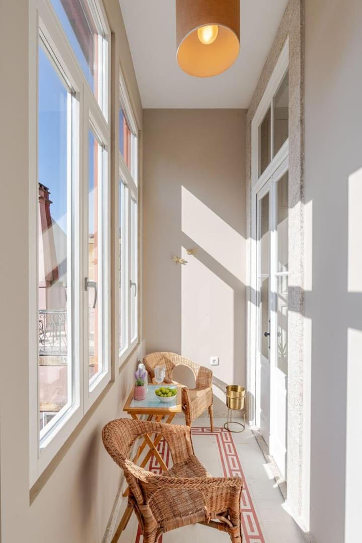Apartment Classic Meets Modern - Downtown Balcony Retreat Porto