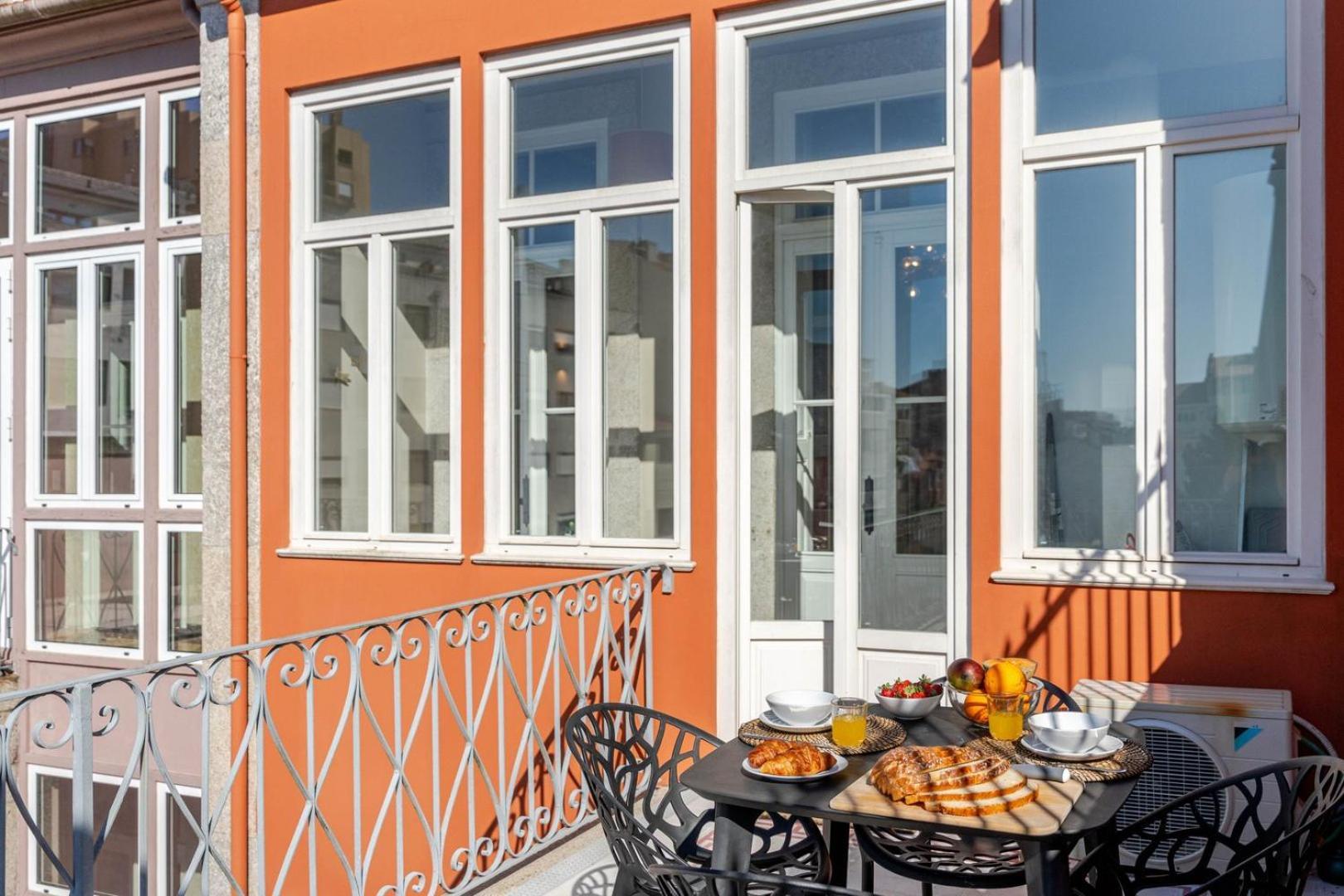 Classic Meets Modern - Downtown Balcony Retreat * Porto