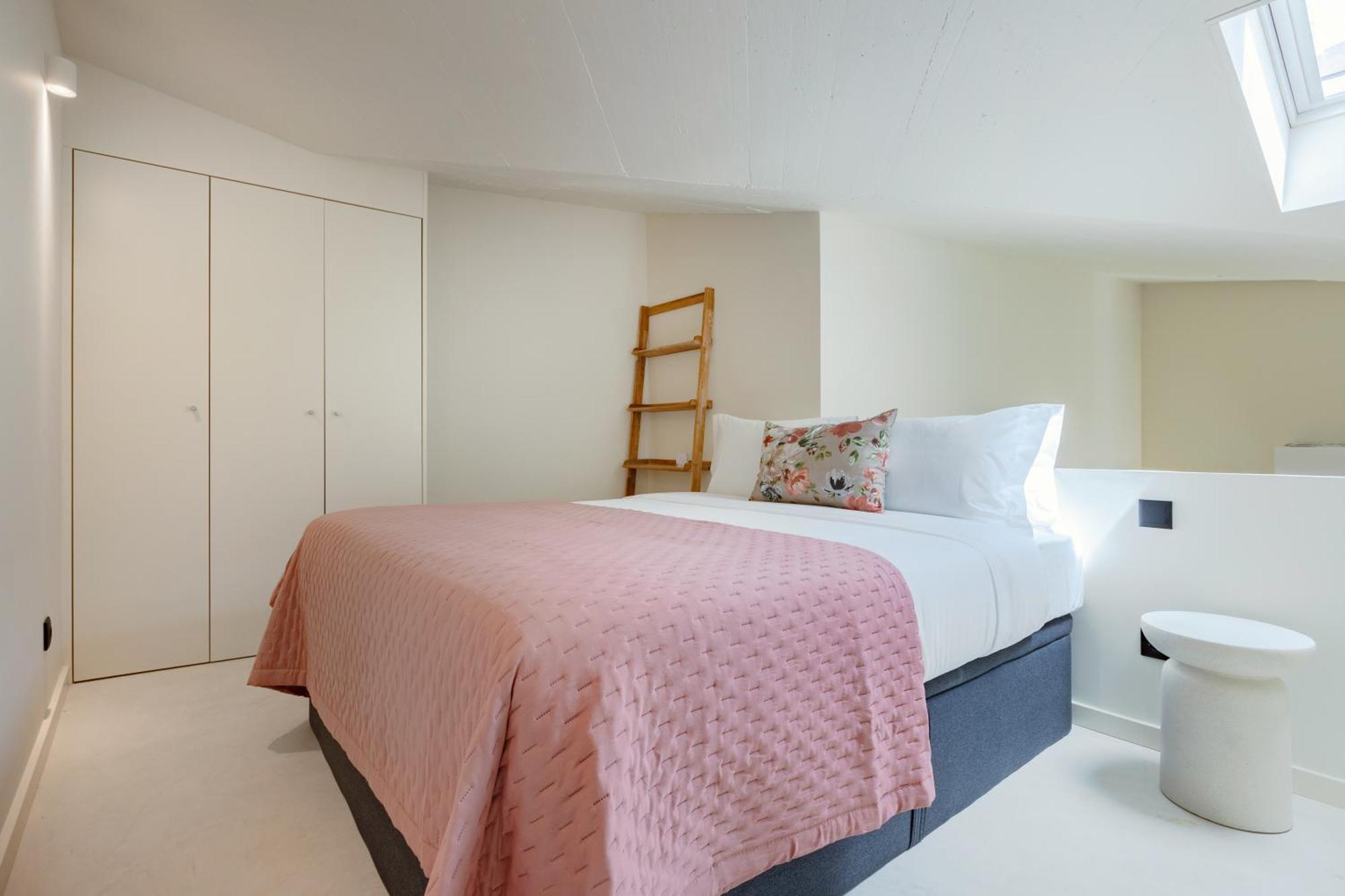 Minimalist Loft At Terracotta Collection Apartment *