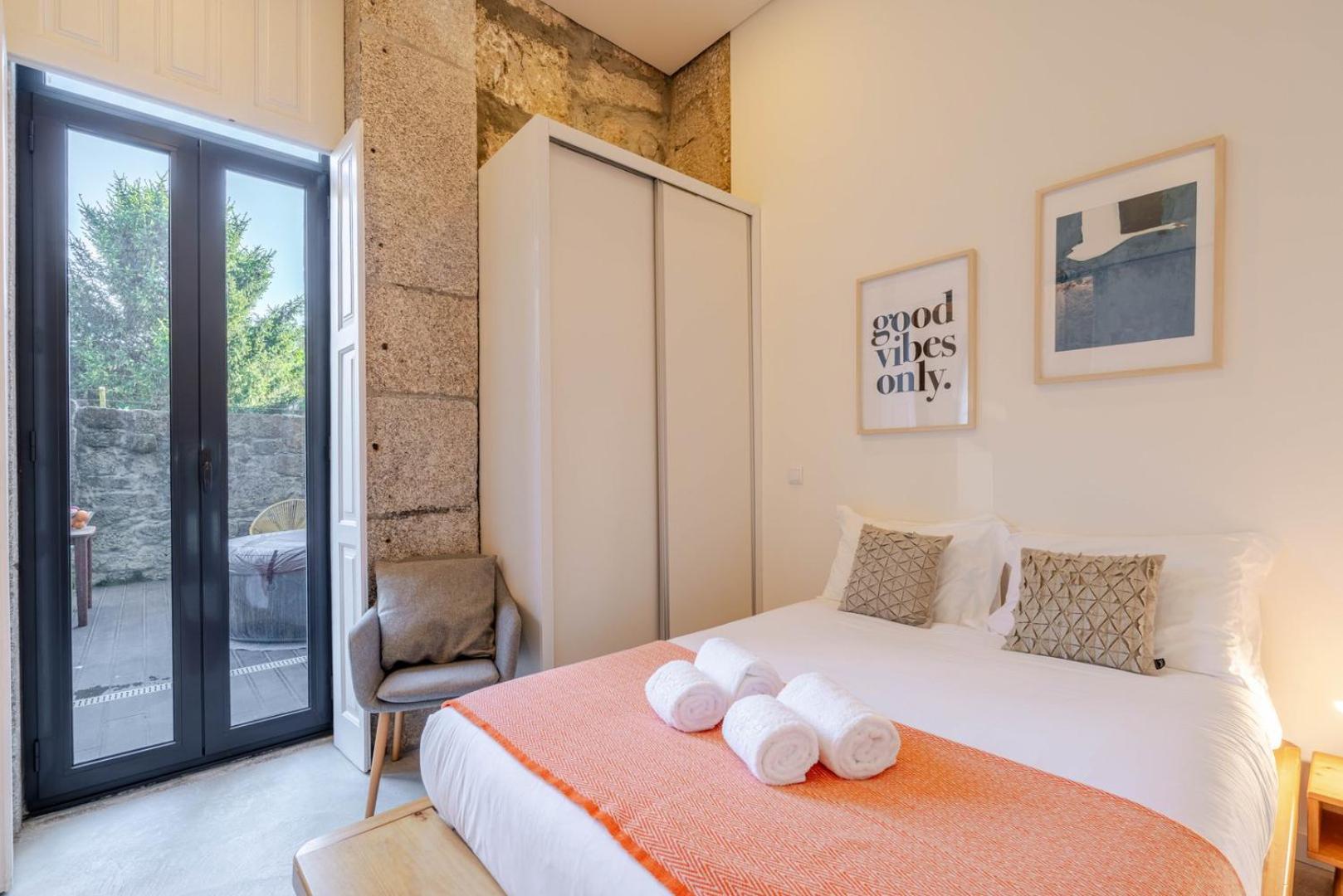 Apartment Invictus Escape - Jacuzzi & Charm In The