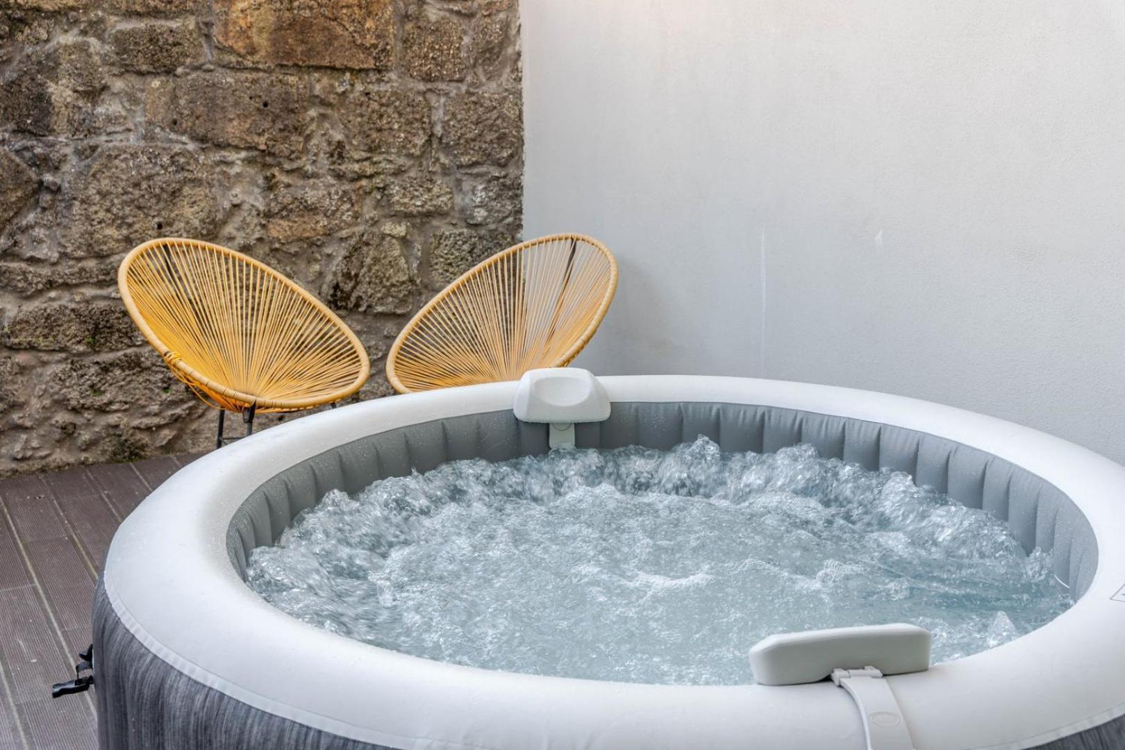 Invictus Escape - Jacuzzi & Charm In The *