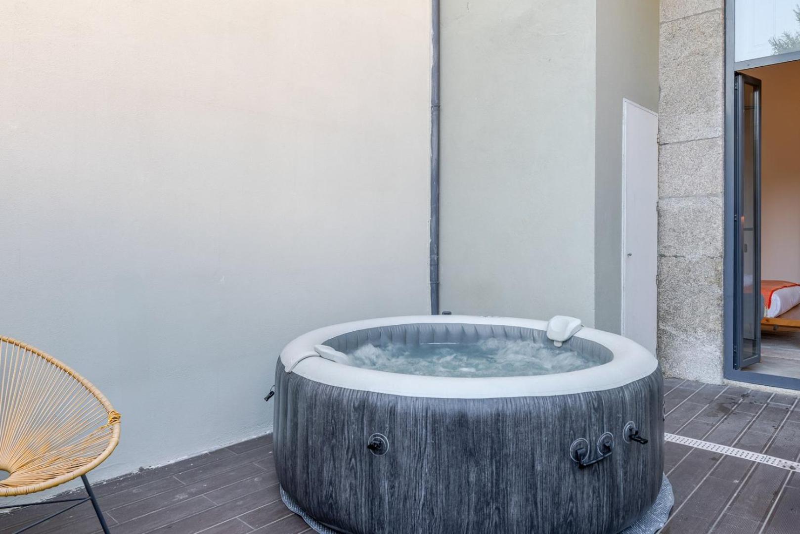 Invictus Escape - Jacuzzi & Charm In The Apartment