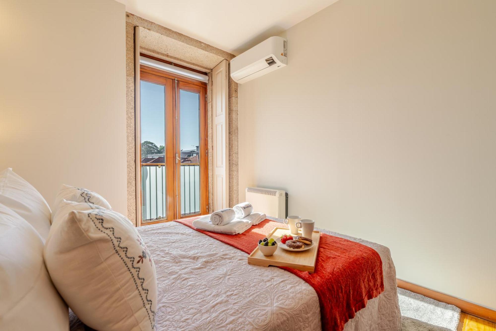 Hostwise - Stylish Flat With Balcony * Porto