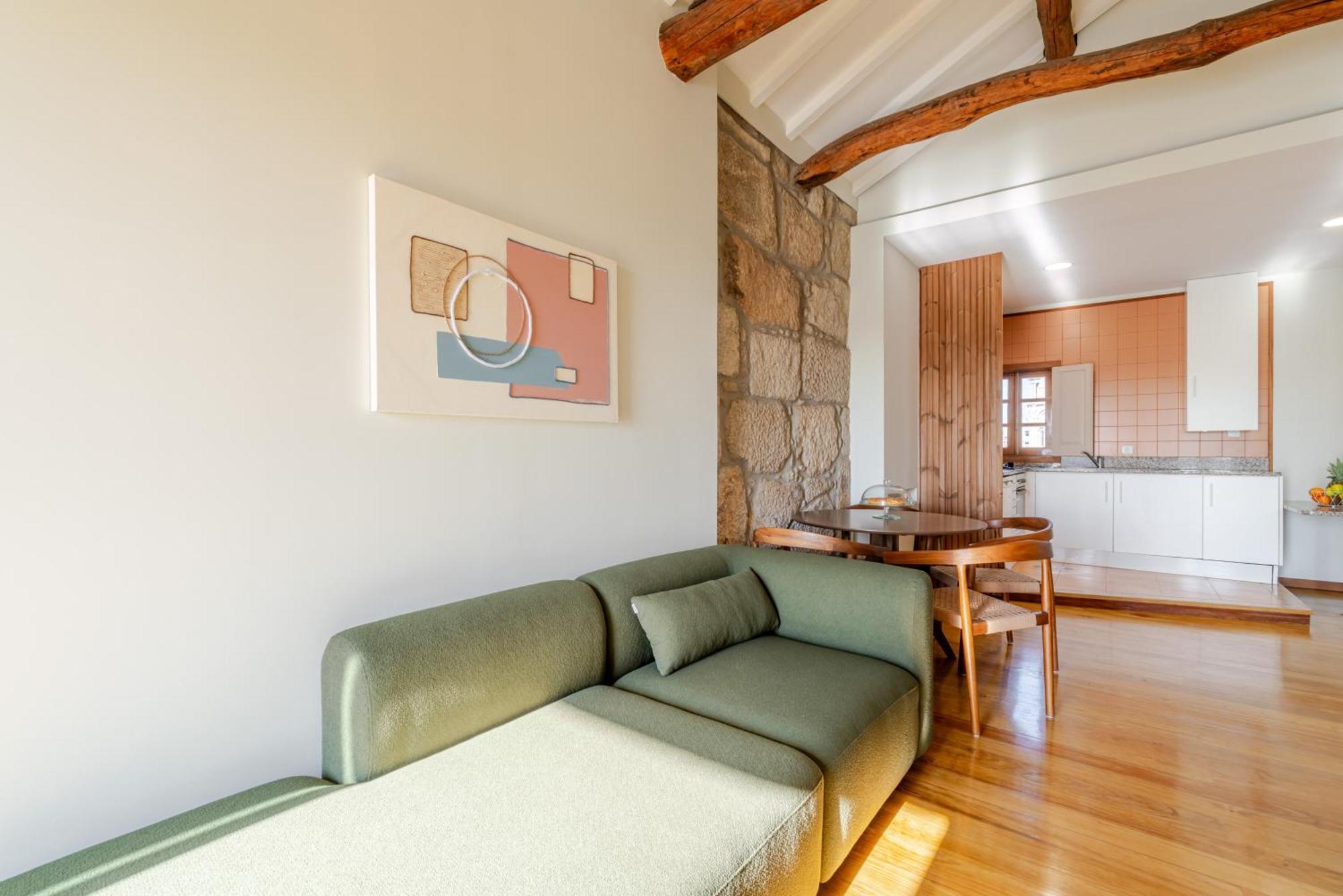 Appartement Hostwise - Stylish Flat With Balcony