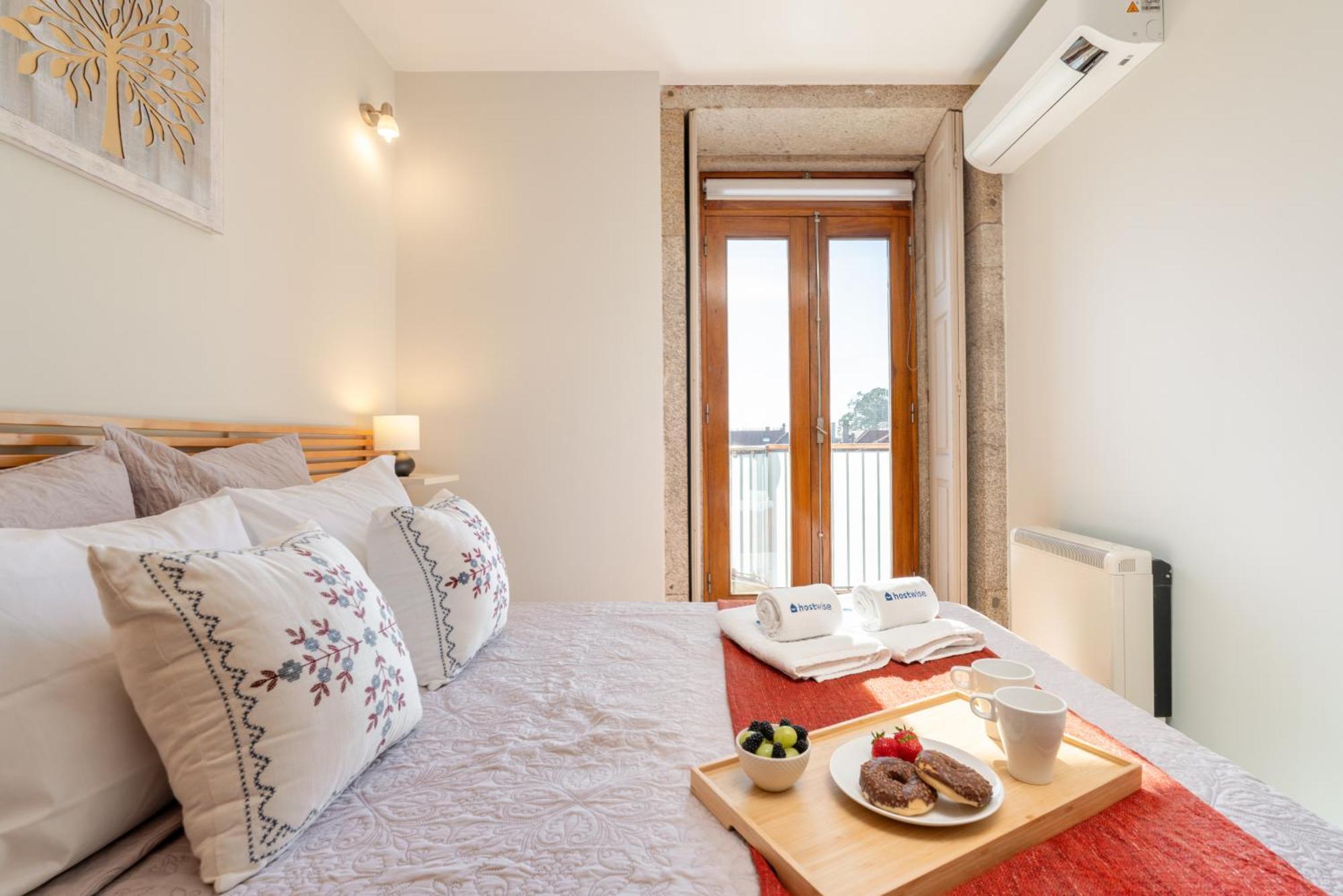 Apartment Hostwise - Stylish Flat With Balcony *