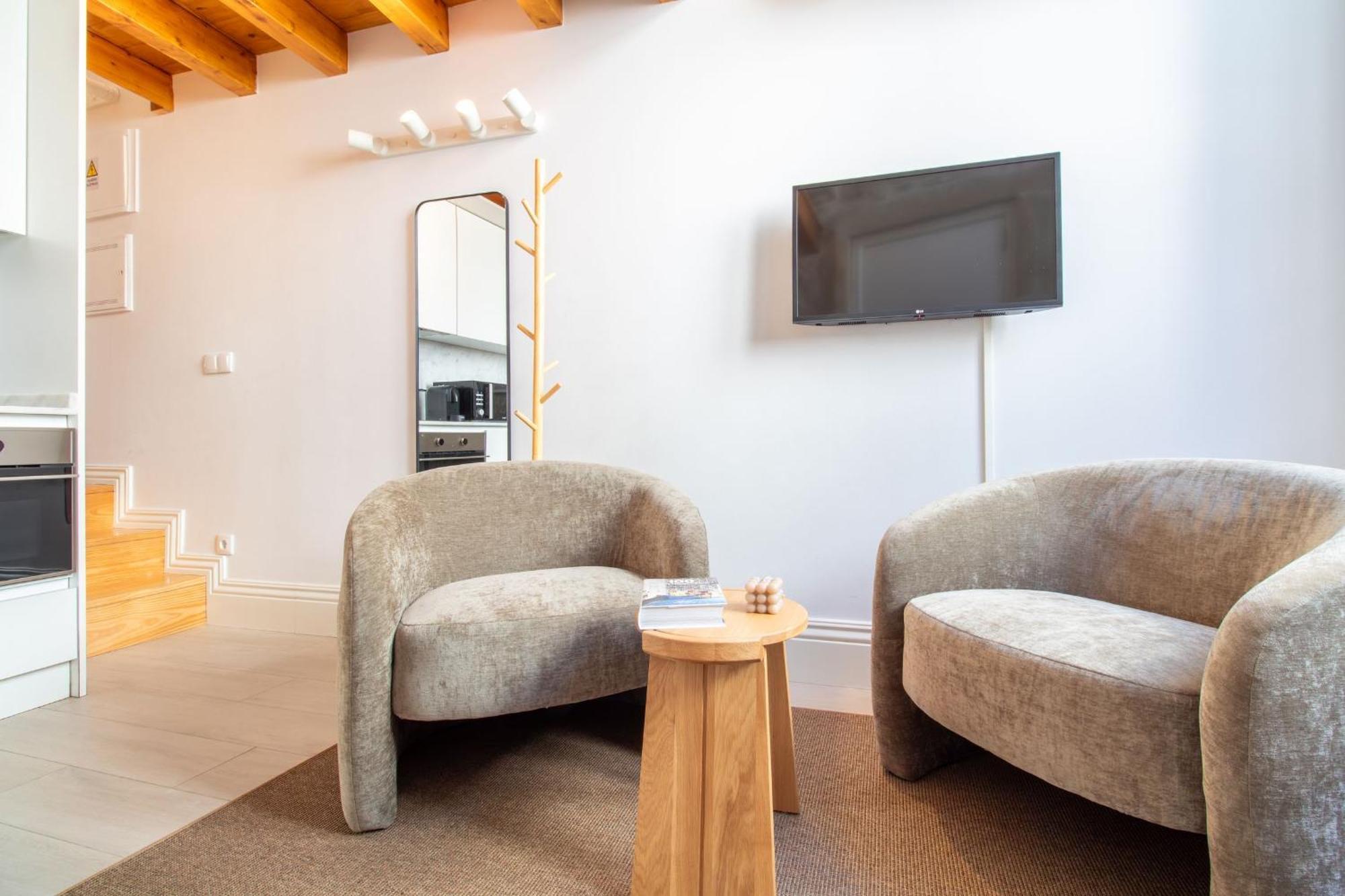 Cozy Mezzanine Hideaway W Ac By Lovelystay Apartment Porto