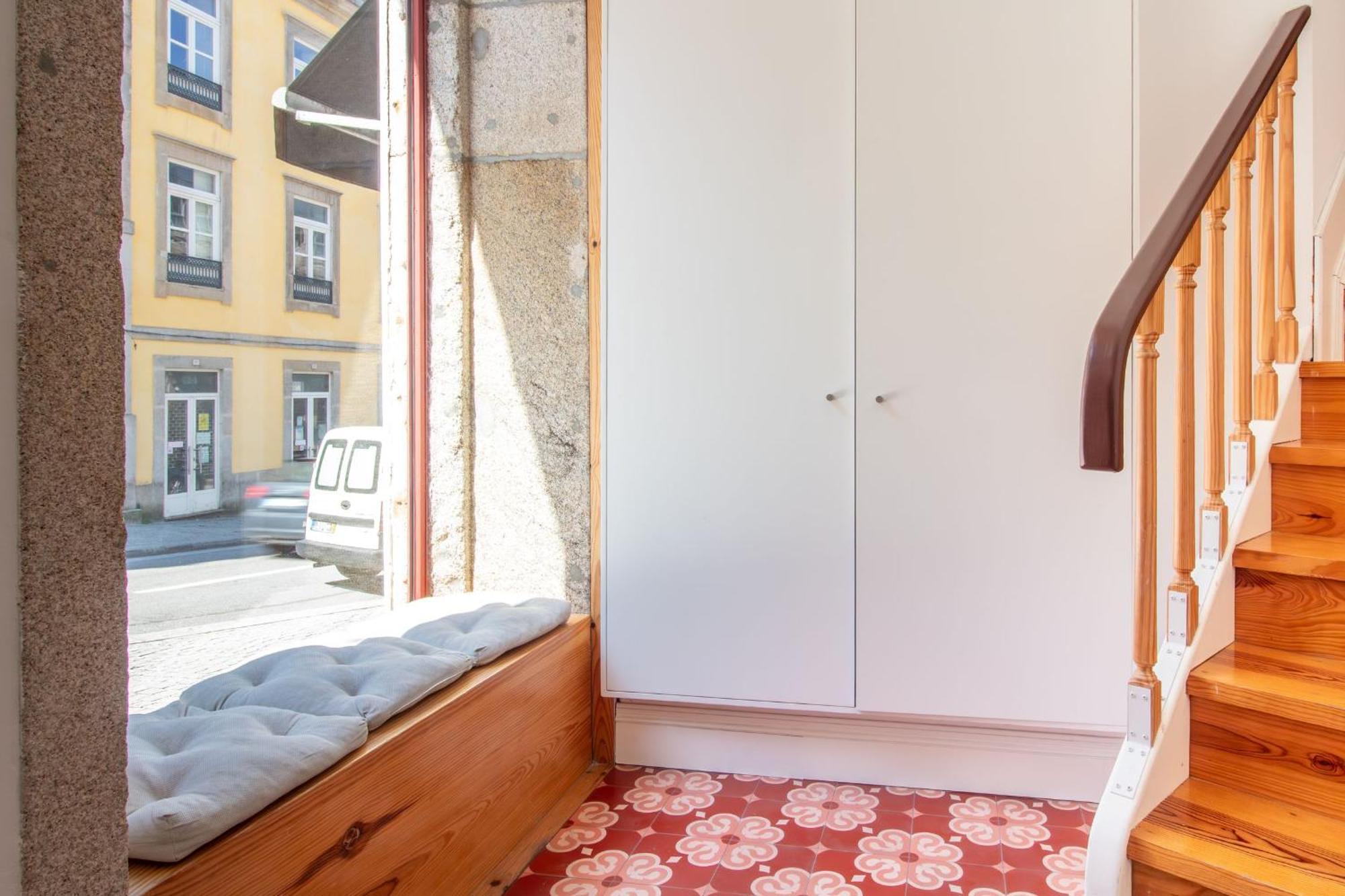 Appartement Bright Flat Few Steps To Aliados Av By Lovelystay Porto