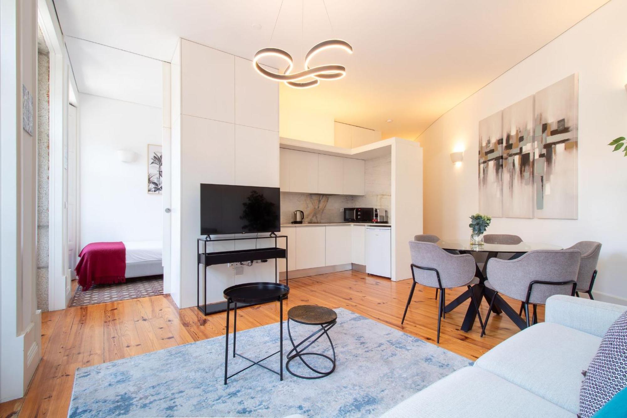 Bright Flat Few Steps To Aliados Av By Lovelystay * Porto