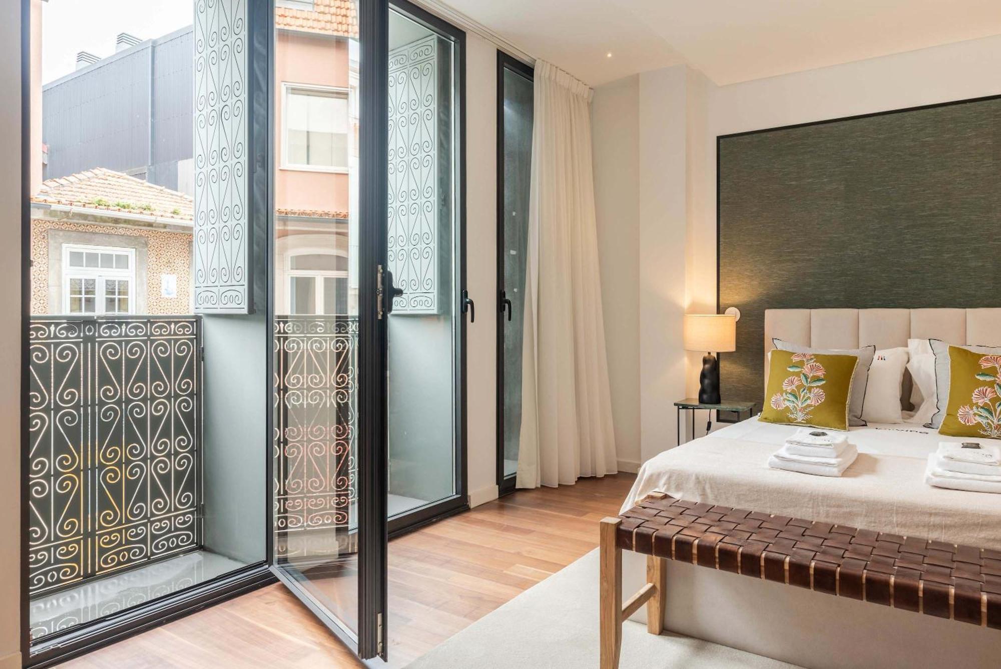 Liiiving In - The Prestige 1f Apartment